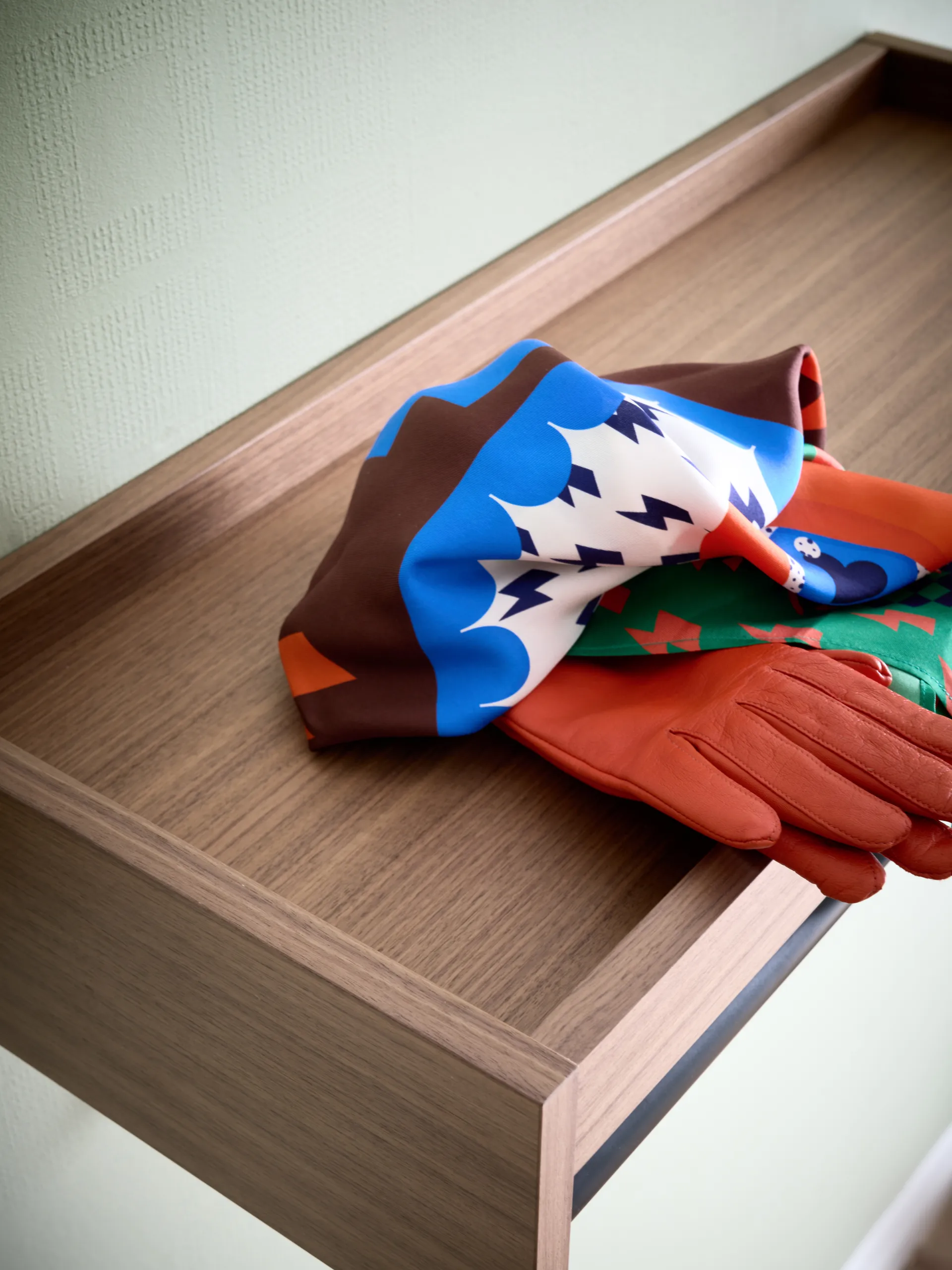 Półka na kapelusze Gentle, Orzech włoski, 78x15x32 cm Maze