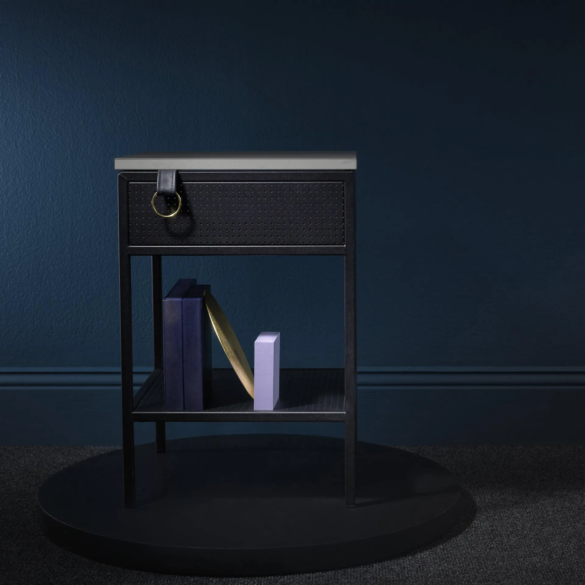 Tracy stolik boczny, umieszczony po lewej stronie, czarny Maze