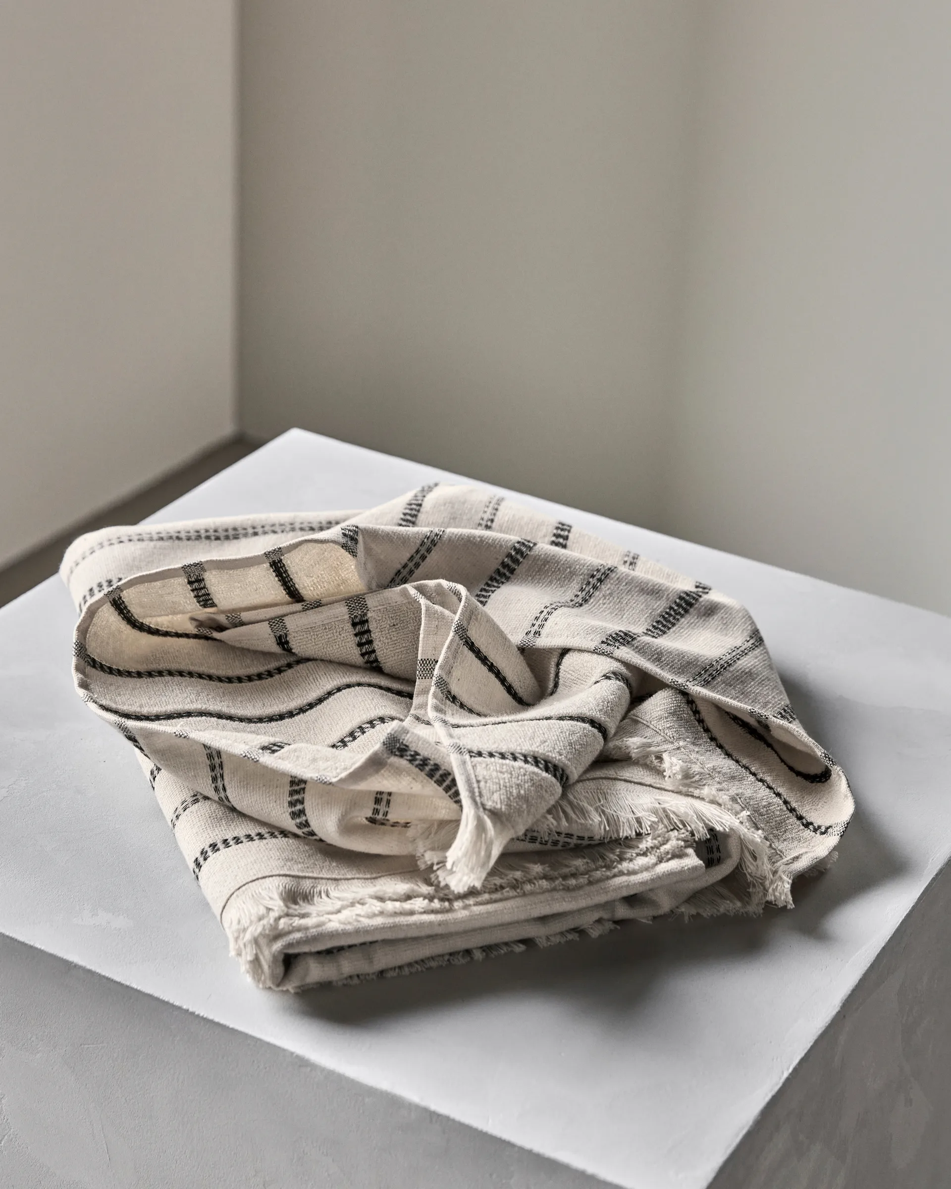 Ręcznik kąpielowy True, Off-White-czarny, 70x140 cm Meraki