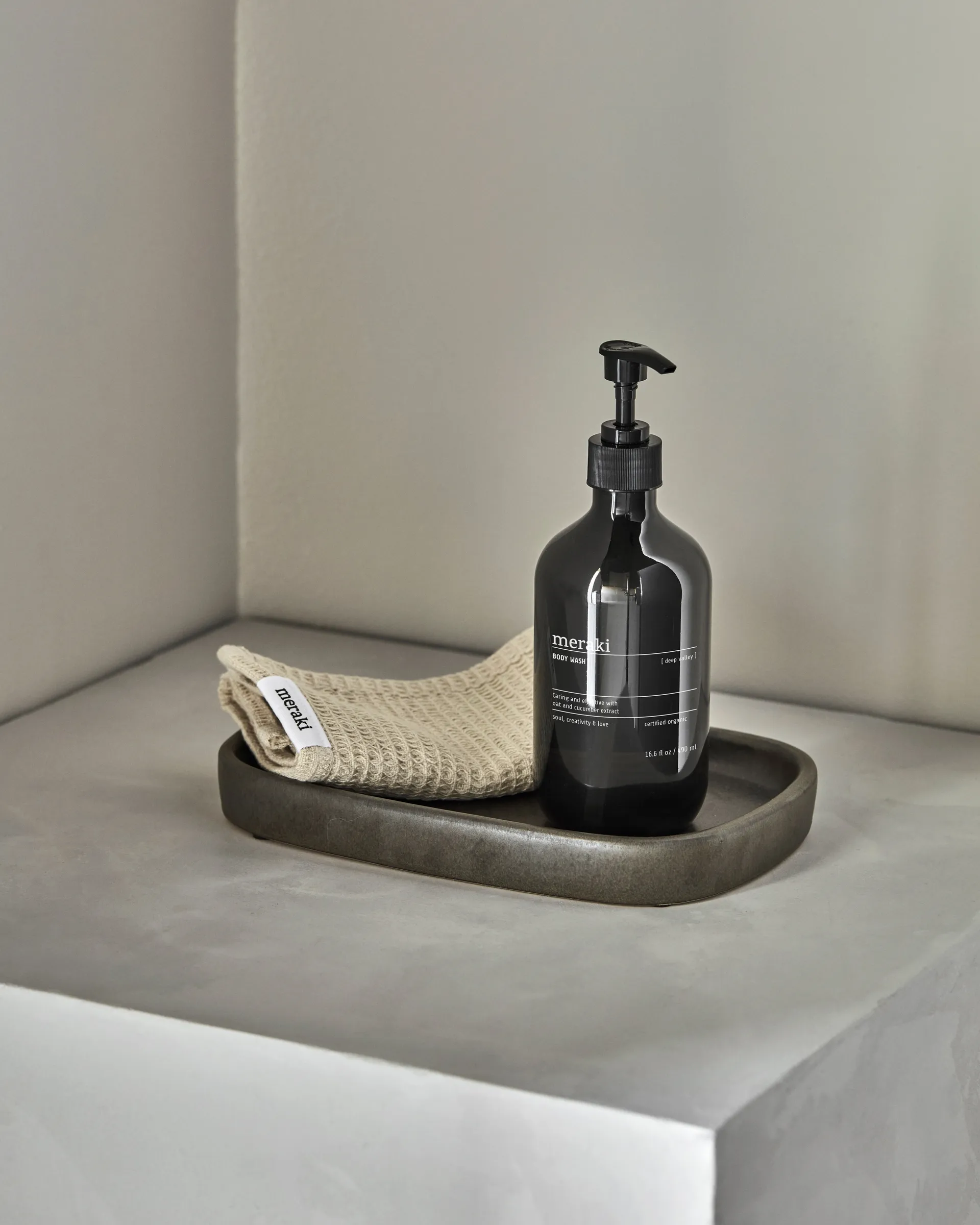 Taca Datura, Ciemnoszary Meraki