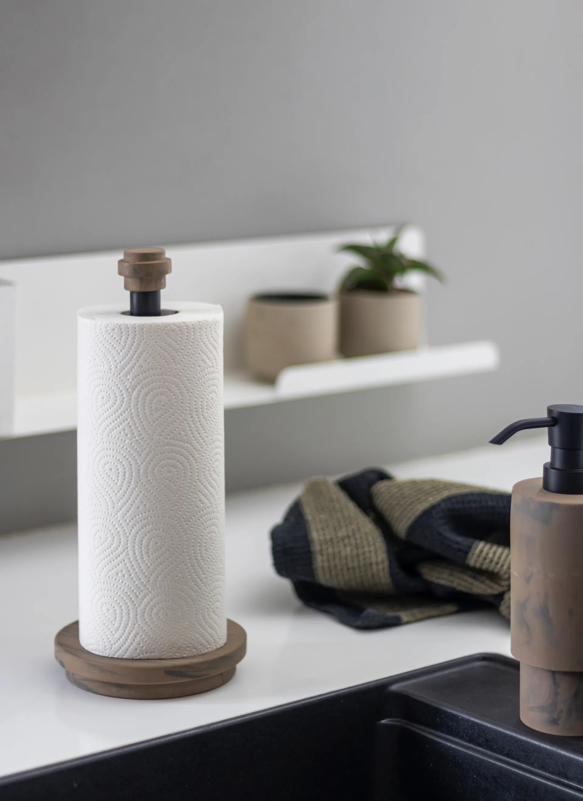 Attitude uchwyt na papier kuchenny 33 cm, Ochre Mette Ditmer