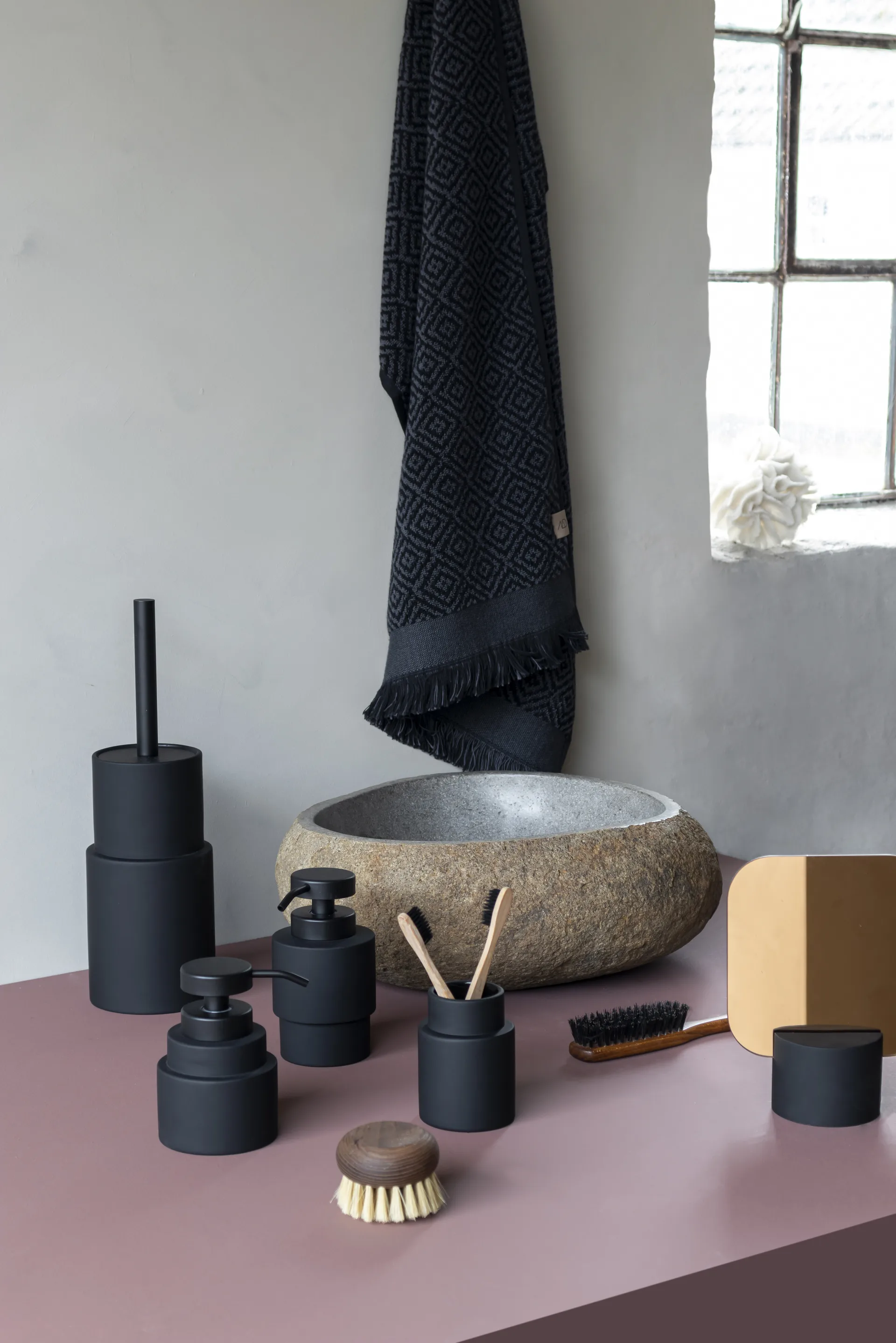 Dozownik do mydła Shades niski, Czarny Mette Ditmer