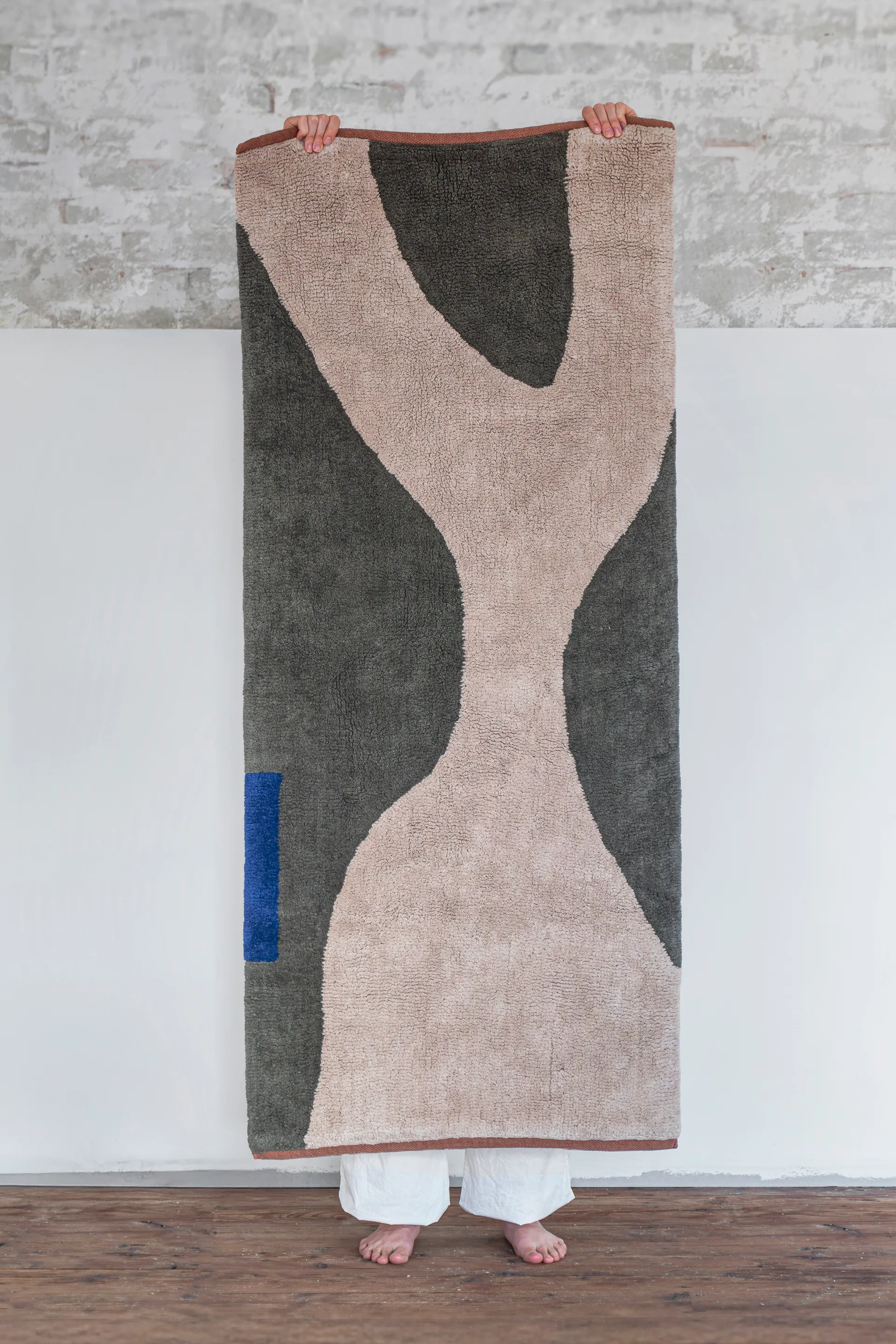 Dywan Figura, Dark olive, 70x150 cm Mette Ditmer