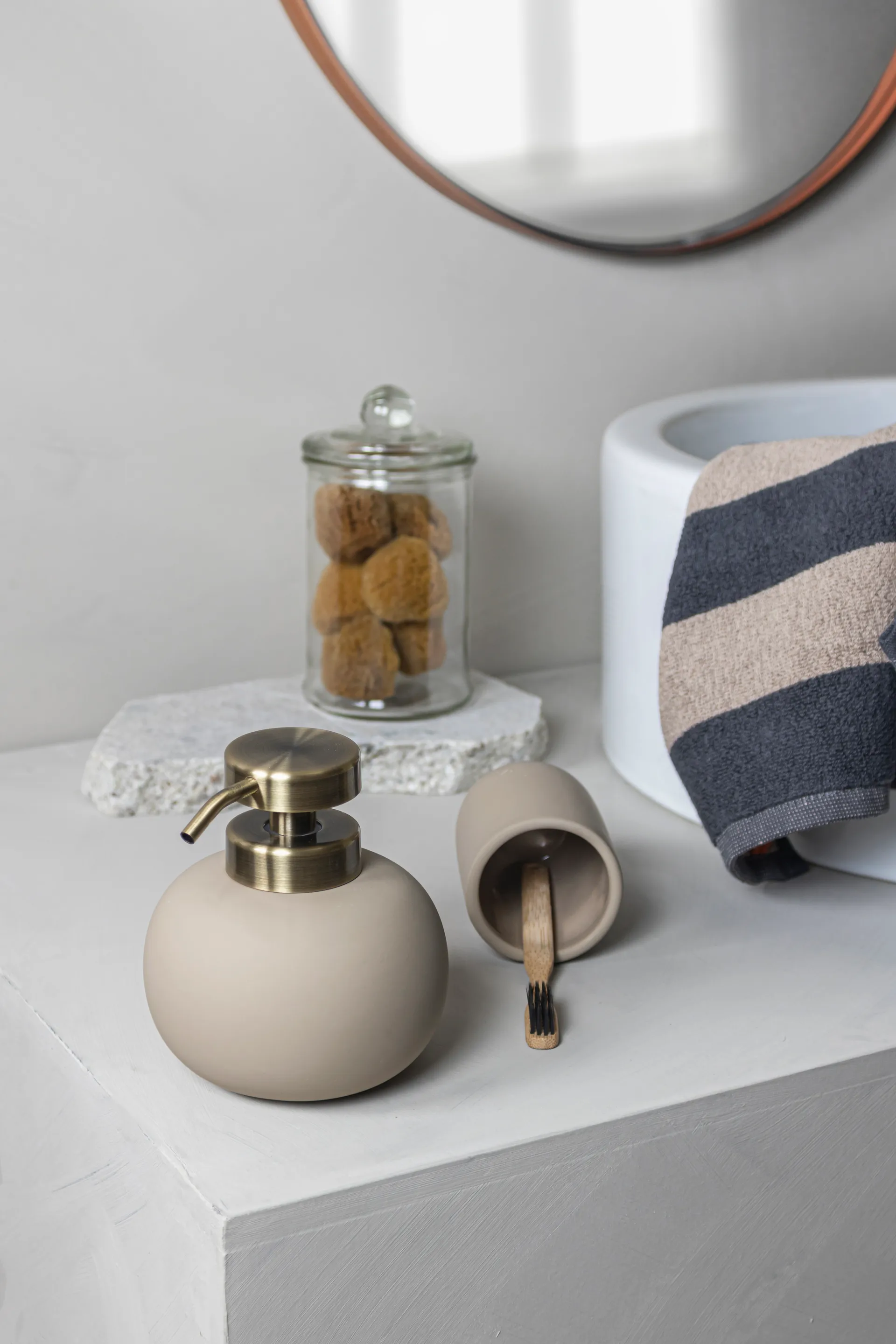 Lotosowa pompka do mydła, piaskowy (biały) Mette Ditmer