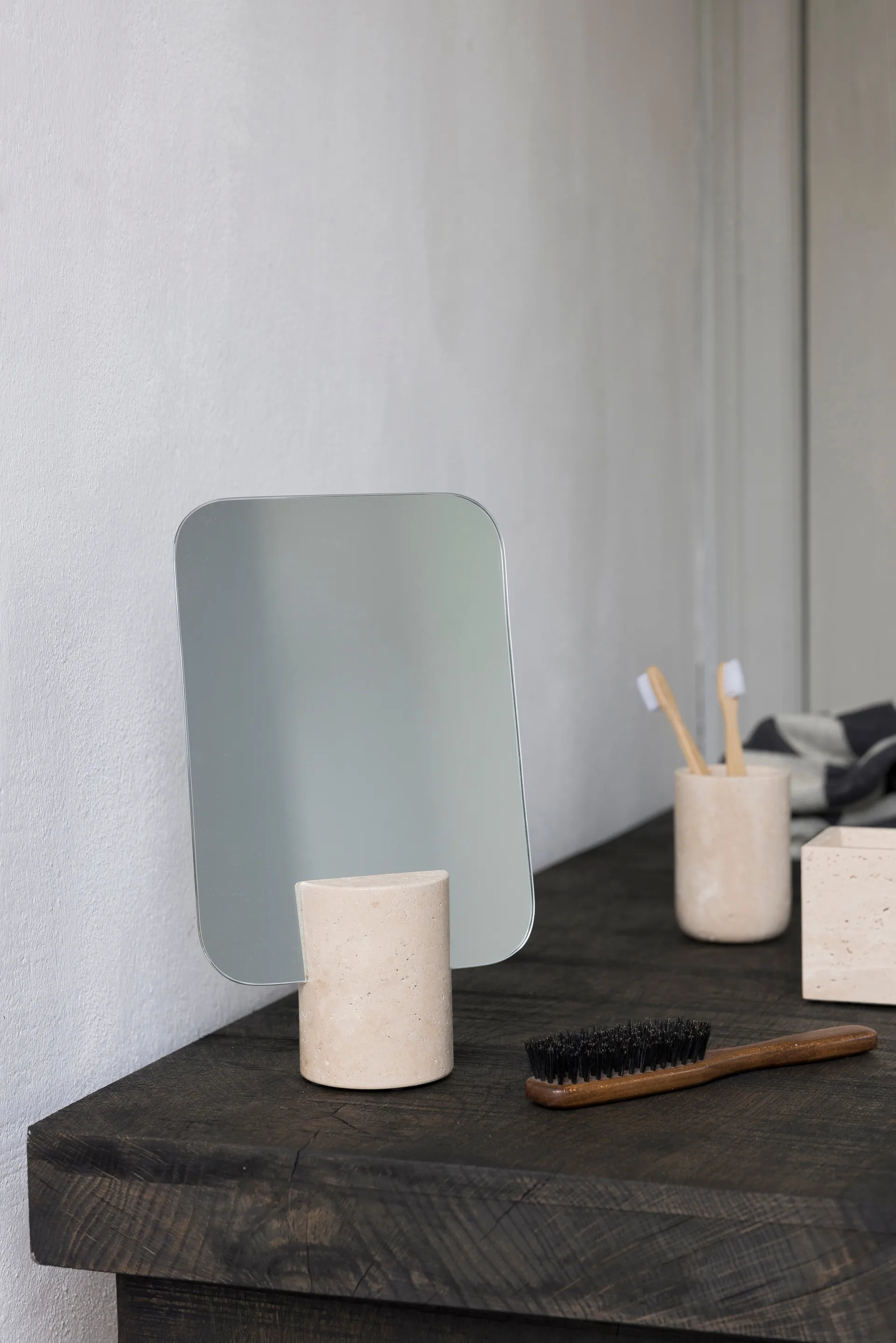 Lustro stołowe Travertin, Linen Mette Ditmer