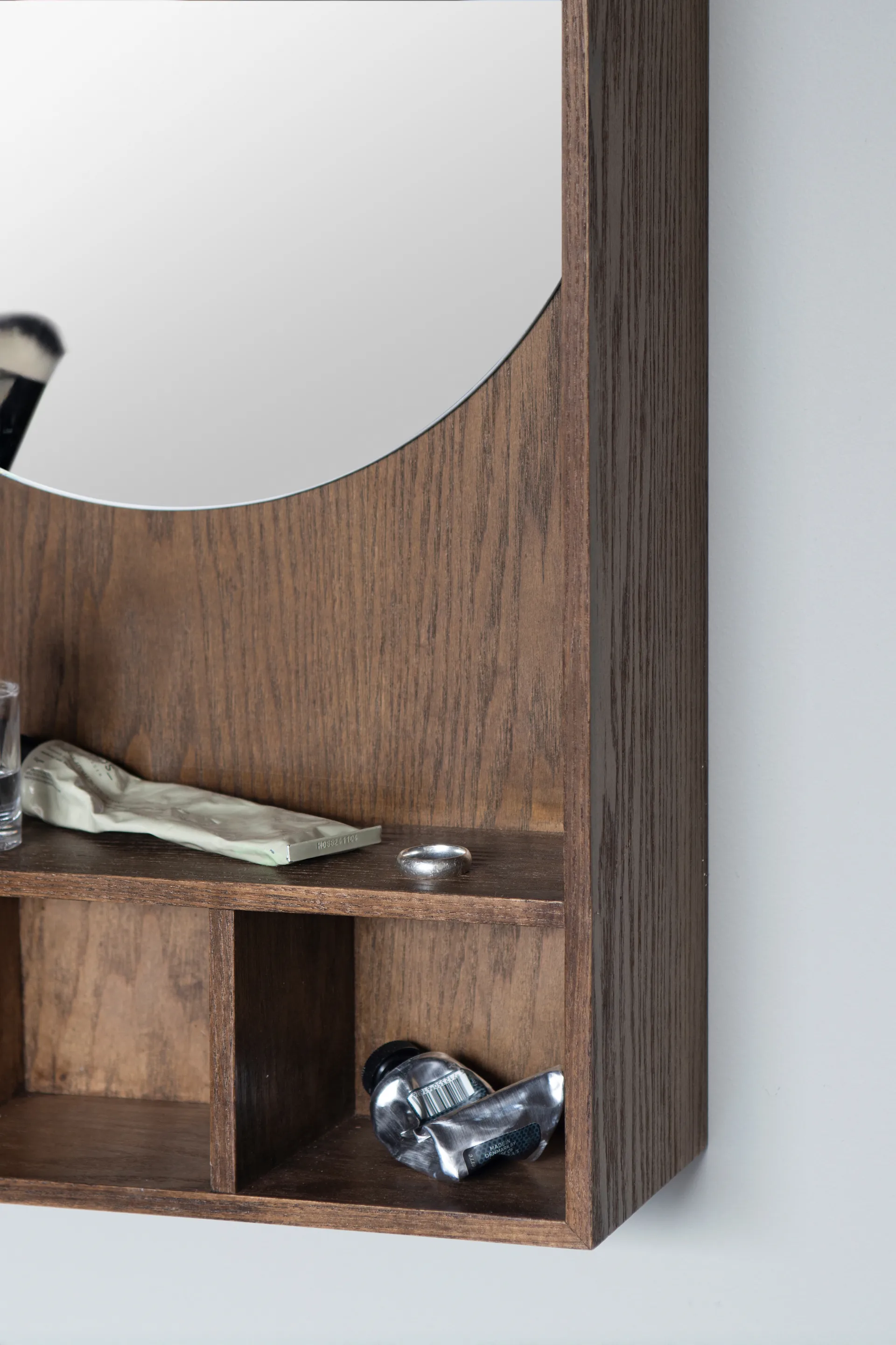 Lustro z półką Show-me small, Dark oiled Mette Ditmer