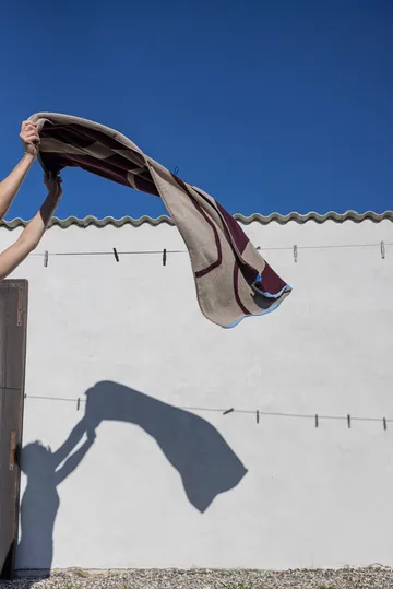 Nova Arte ręcznik kąpielowy 70x133 cm - Wine-sand - Mette Ditmer