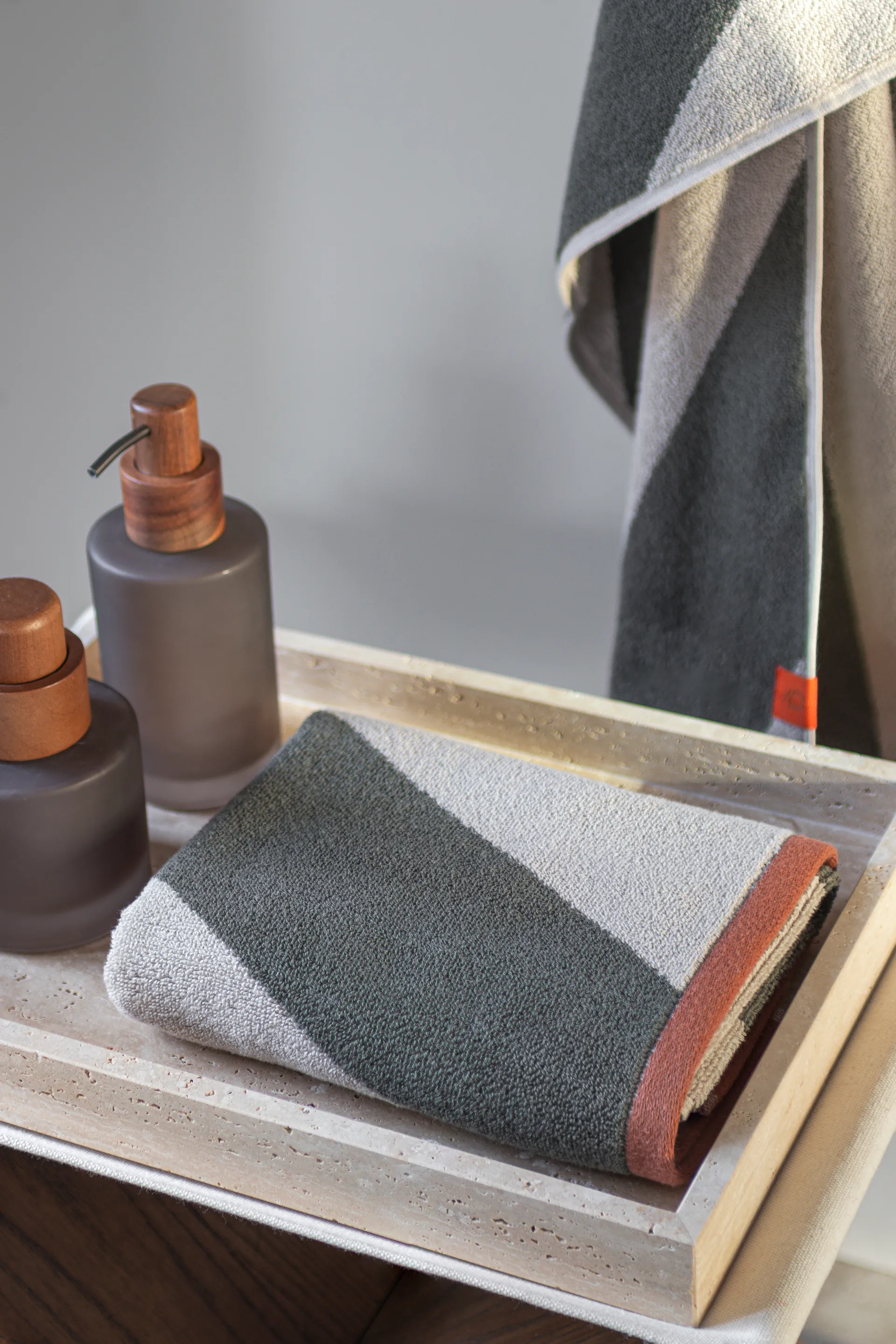 Ręcznik Diagonal, Dark olive, 50x90 cm Mette Ditmer