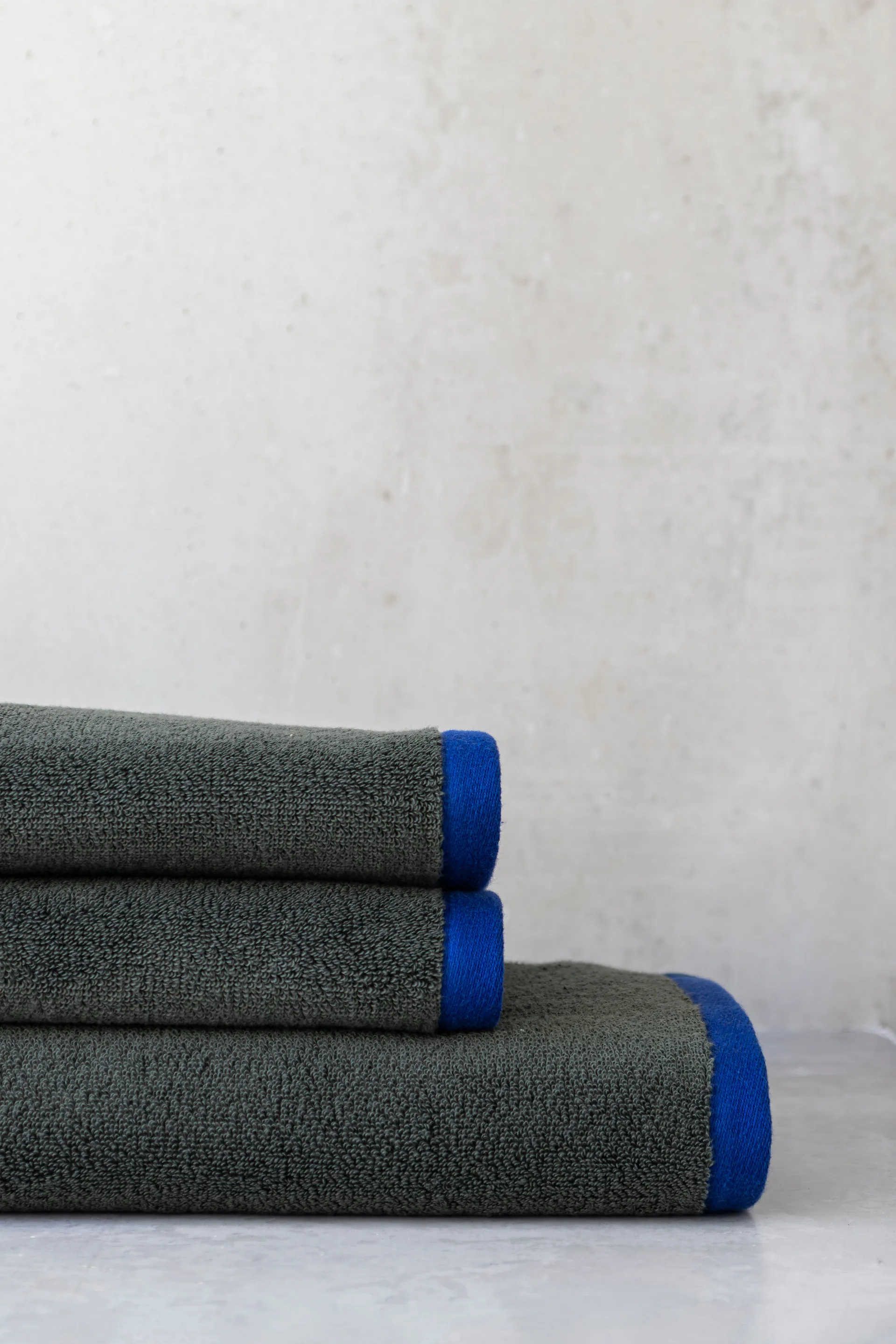 Ręcznik Soft 70x133 cm, Dark olive-light blue Mette Ditmer