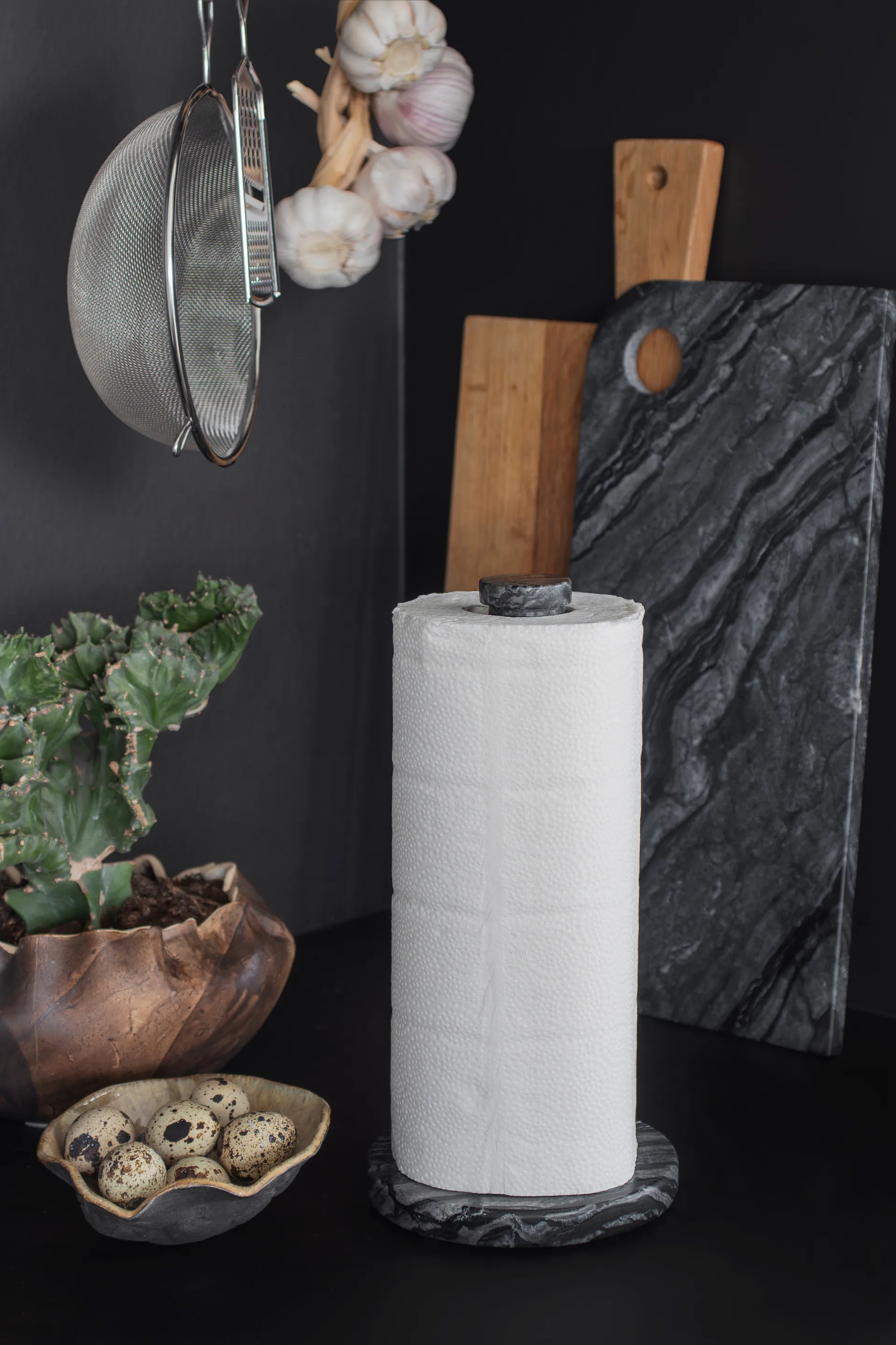 Stojak na ręcznik papierowy Marble, Black-grey Mette Ditmer