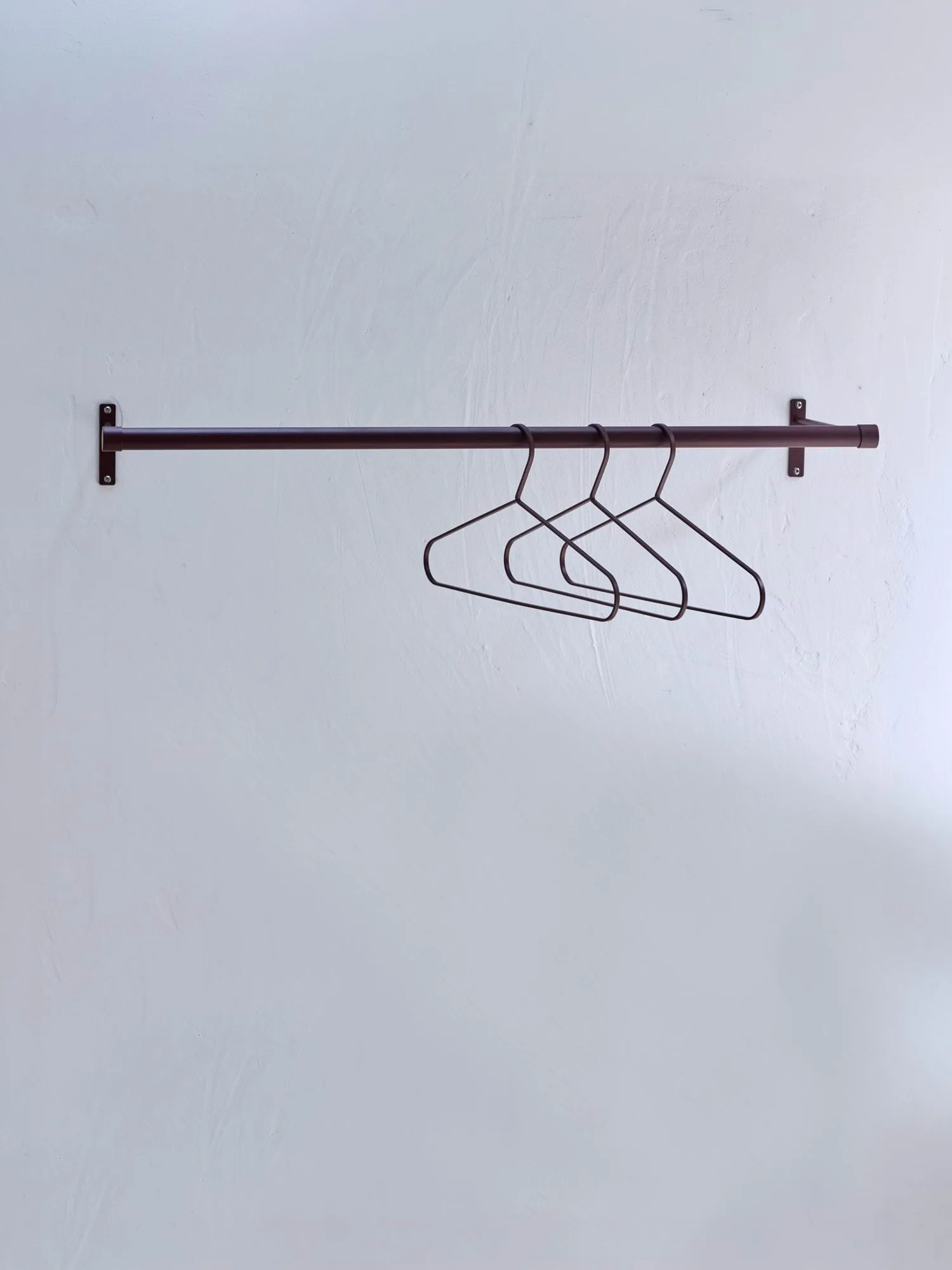 Wieszak ścienny Hang-it, Czerwony, 27x90x10 cm Mette Ditmer
