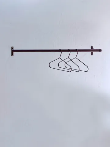 Wieszak ścienny Hang-it - Czerwony, 27x90x10 cm - Mette Ditmer