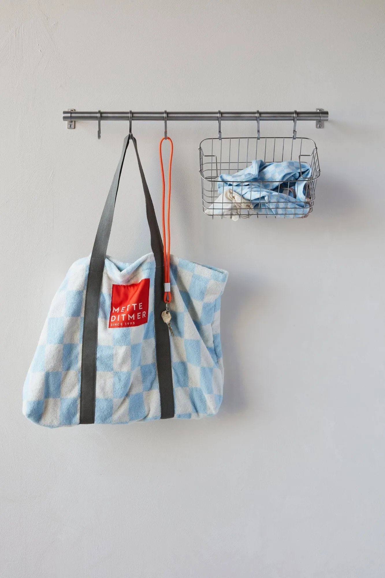Wieszak ścienny Hang-it, Srebrny, 11x70x5,5 cm Mette Ditmer