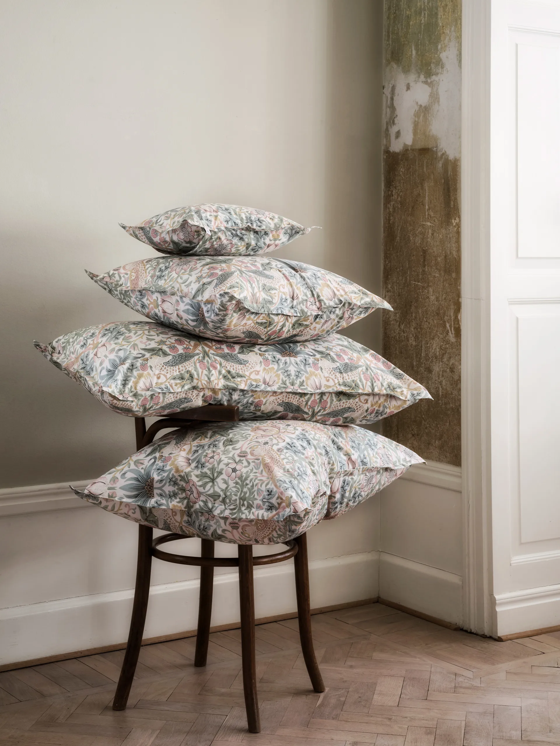 Morris & Co. Strawberry Thief Poszwa na kołdrę, Zielona, 220x220 cm Mille Notti