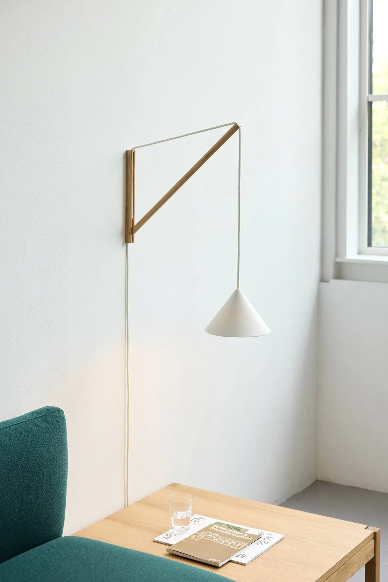 Lampa ścienna Suspended Wall Lamp, Dąb-biały MOEBE