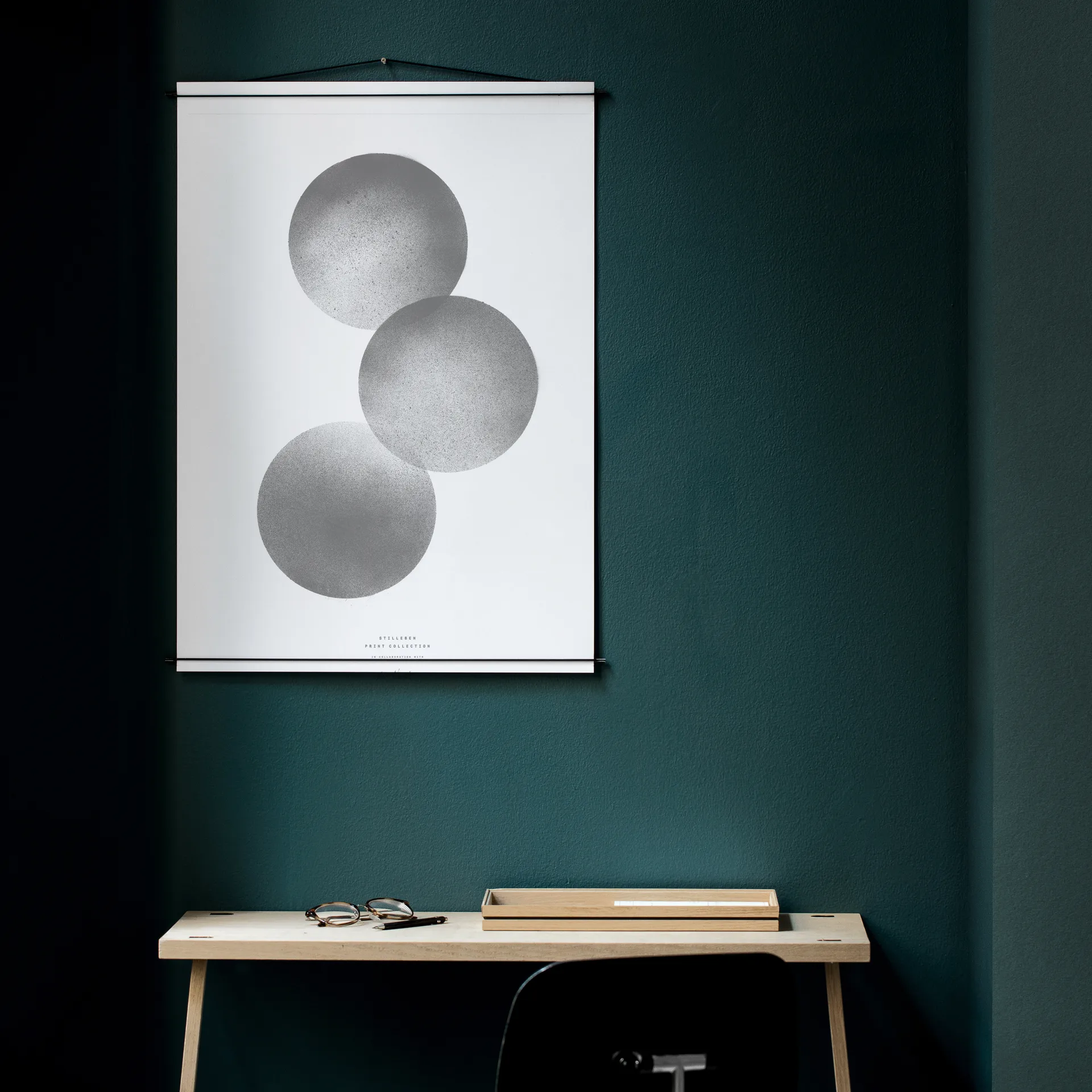 Moebe wieszak na plakaty 70x100 cm, Czarny MOEBE