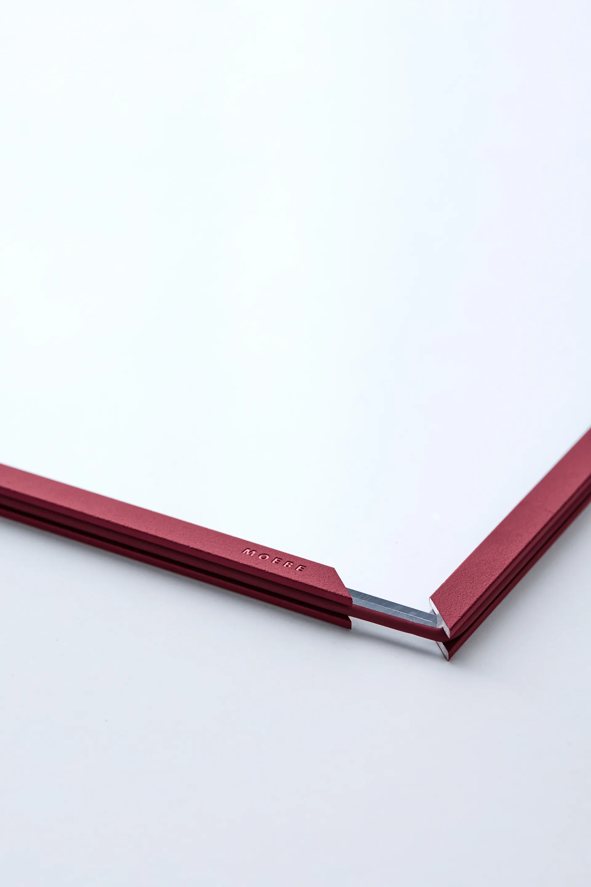 Ramka Moebe A5 16,5x22,7 cm, Transparent, Red MOEBE