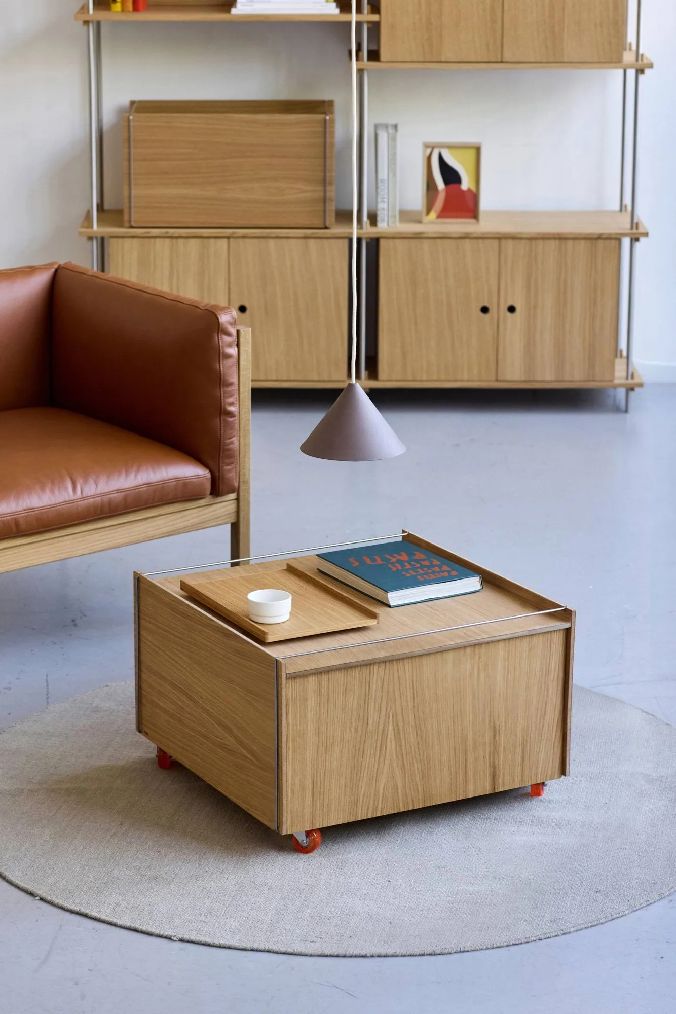 Stolik kawowy ze schowkiem Moebe Storage Chest, Dąb olejowany-czarny, 60x61x38.2 cm MOEBE