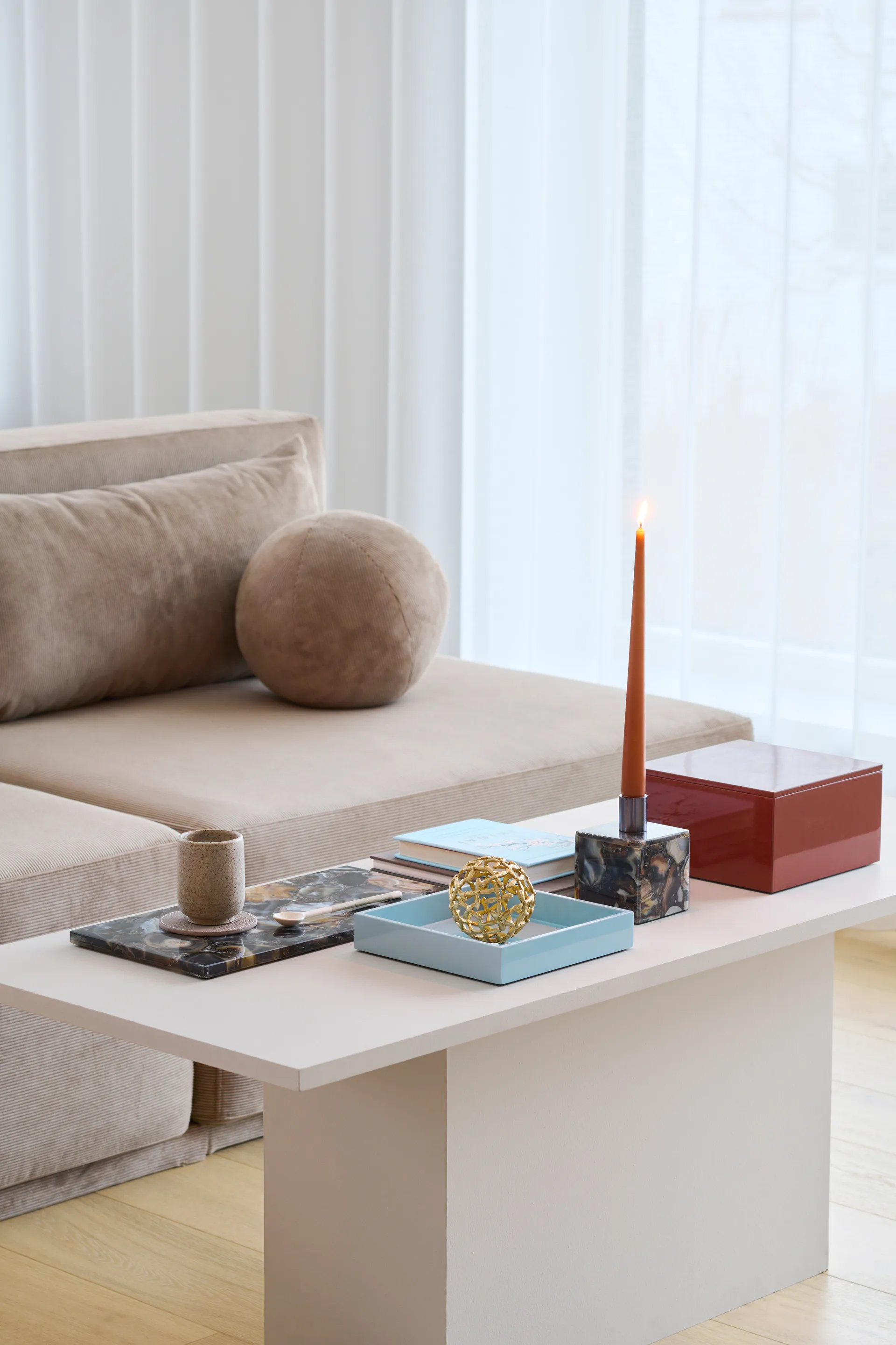 Lakierowana taca dekoracyjna Lux 19x19x3,5 cm, Powder blue Mojoo