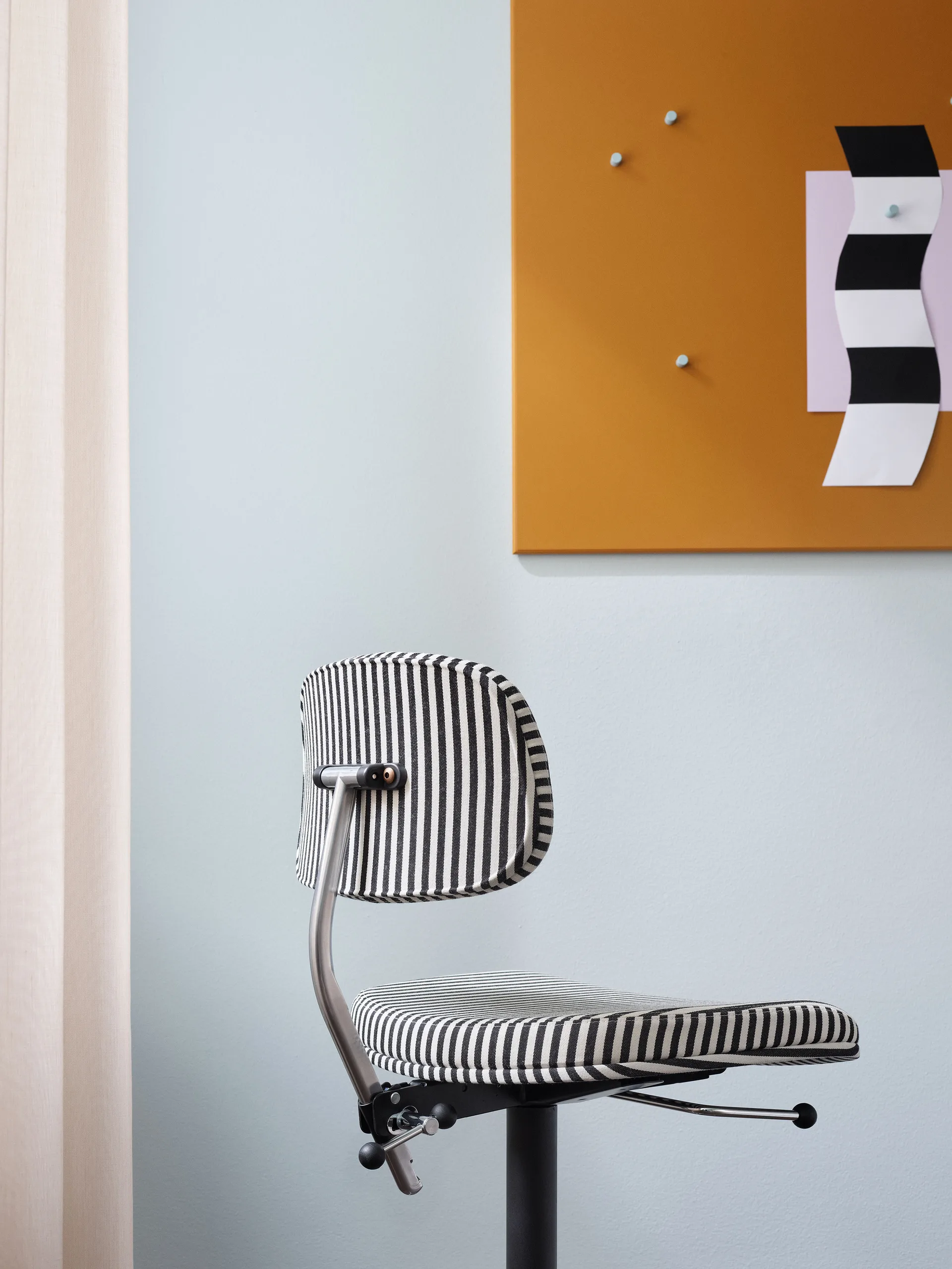 Krzesło biurowe Kevi 2534U, Stripe-aluminium Montana