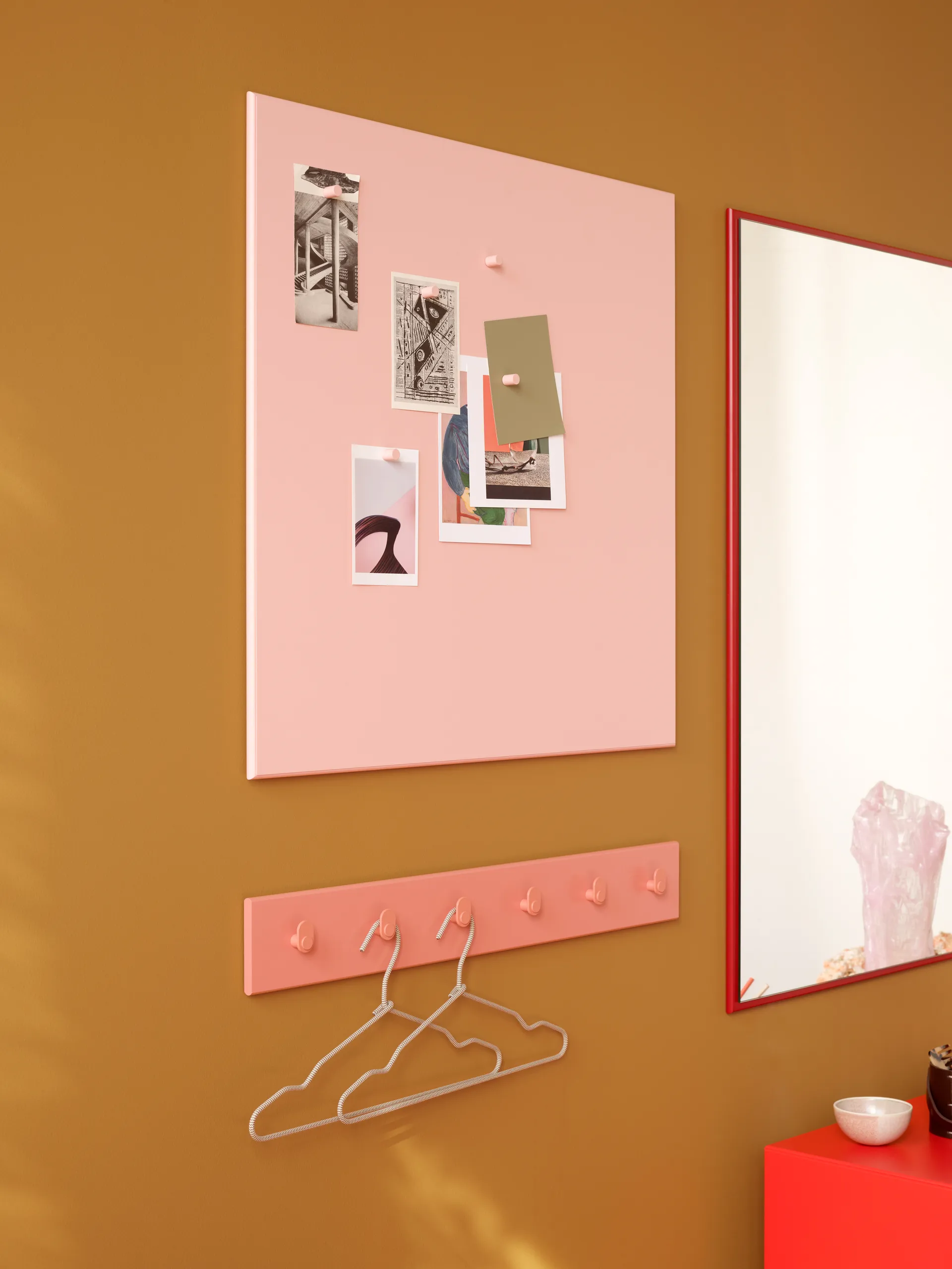 Tablica ogłoszeń Montana 69,6x69,6 cm, Ruby Montana