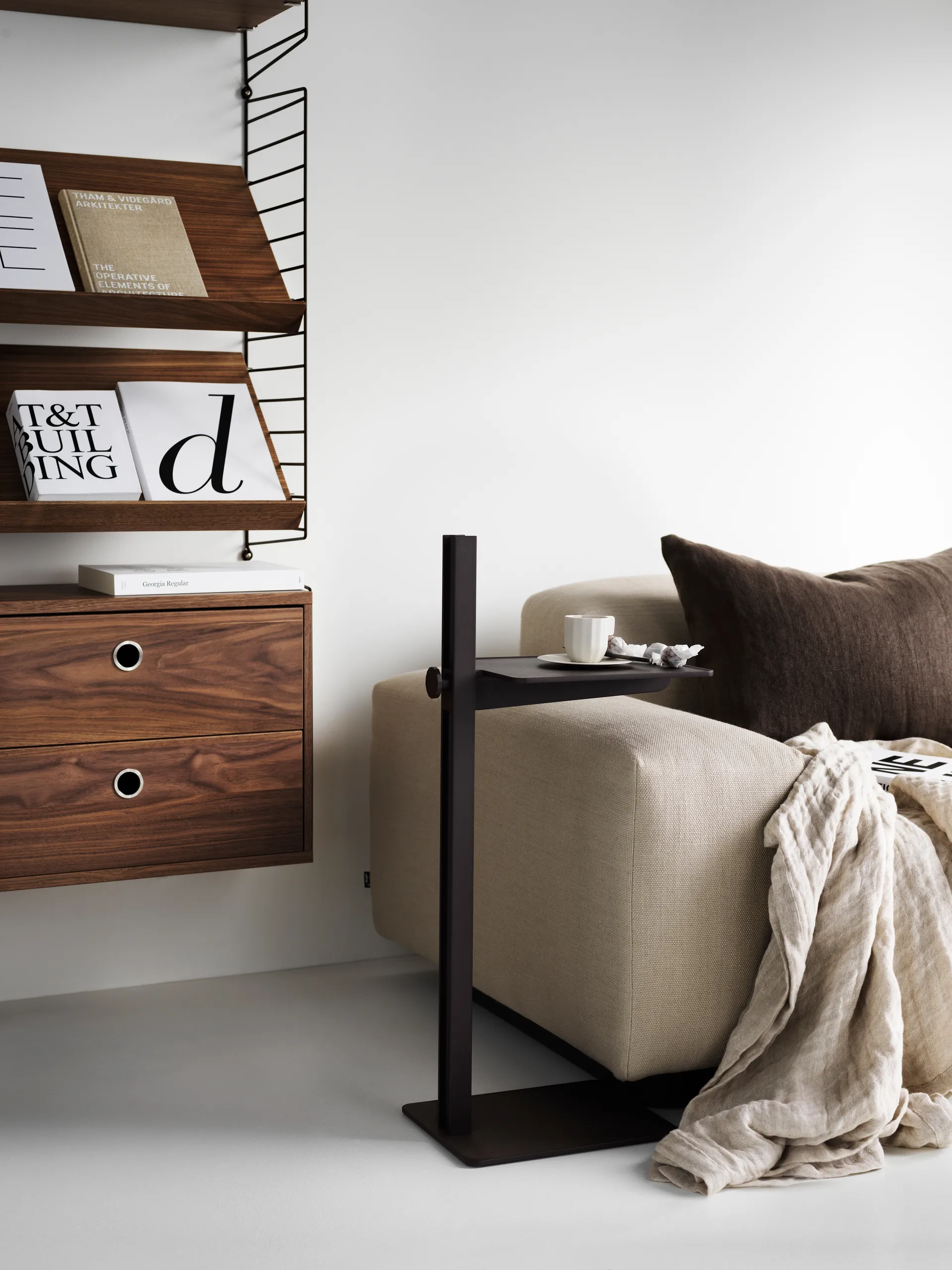 Museum stolik boczny, Czarny Museum