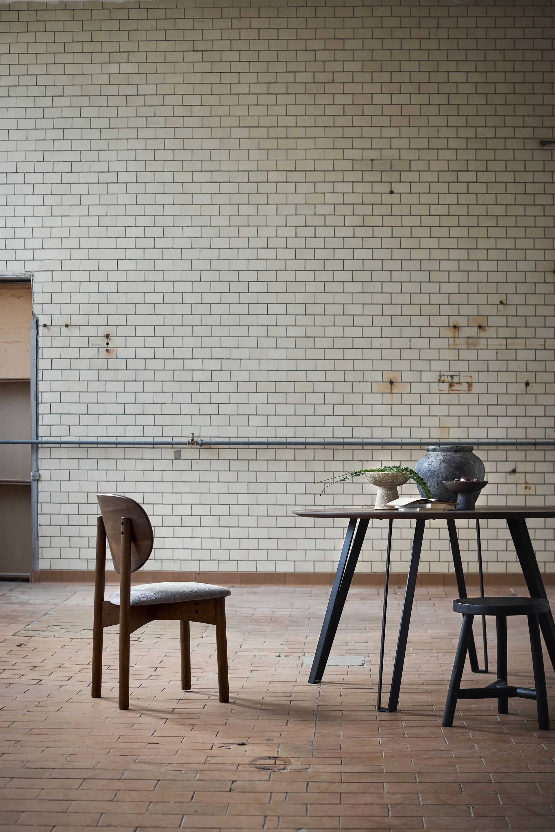 Krzesło Oka, Dąb olejowany ciemny, grey MUUBS