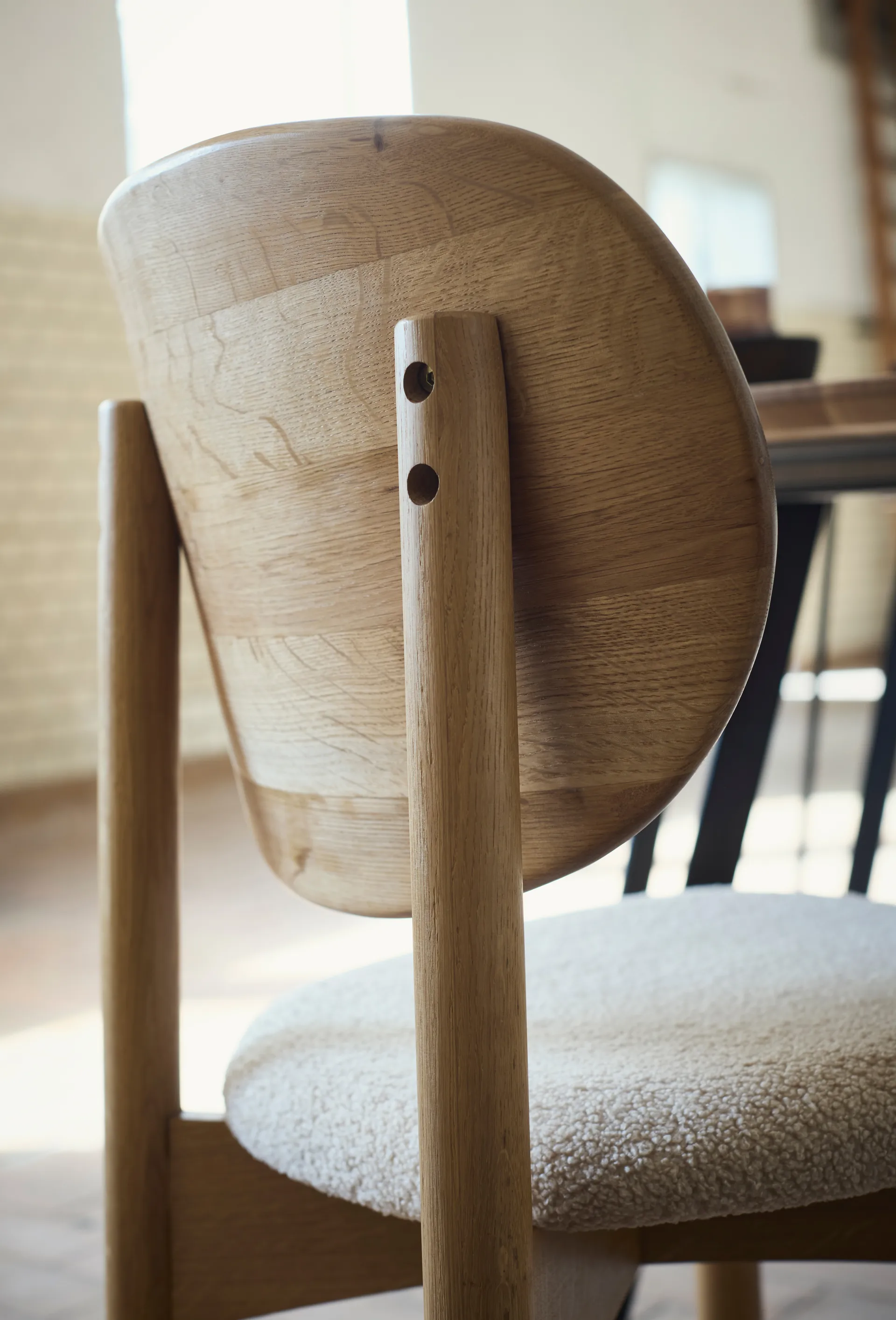 Krzesło Oka, Dąb olejowany naturalny, sand MUUBS