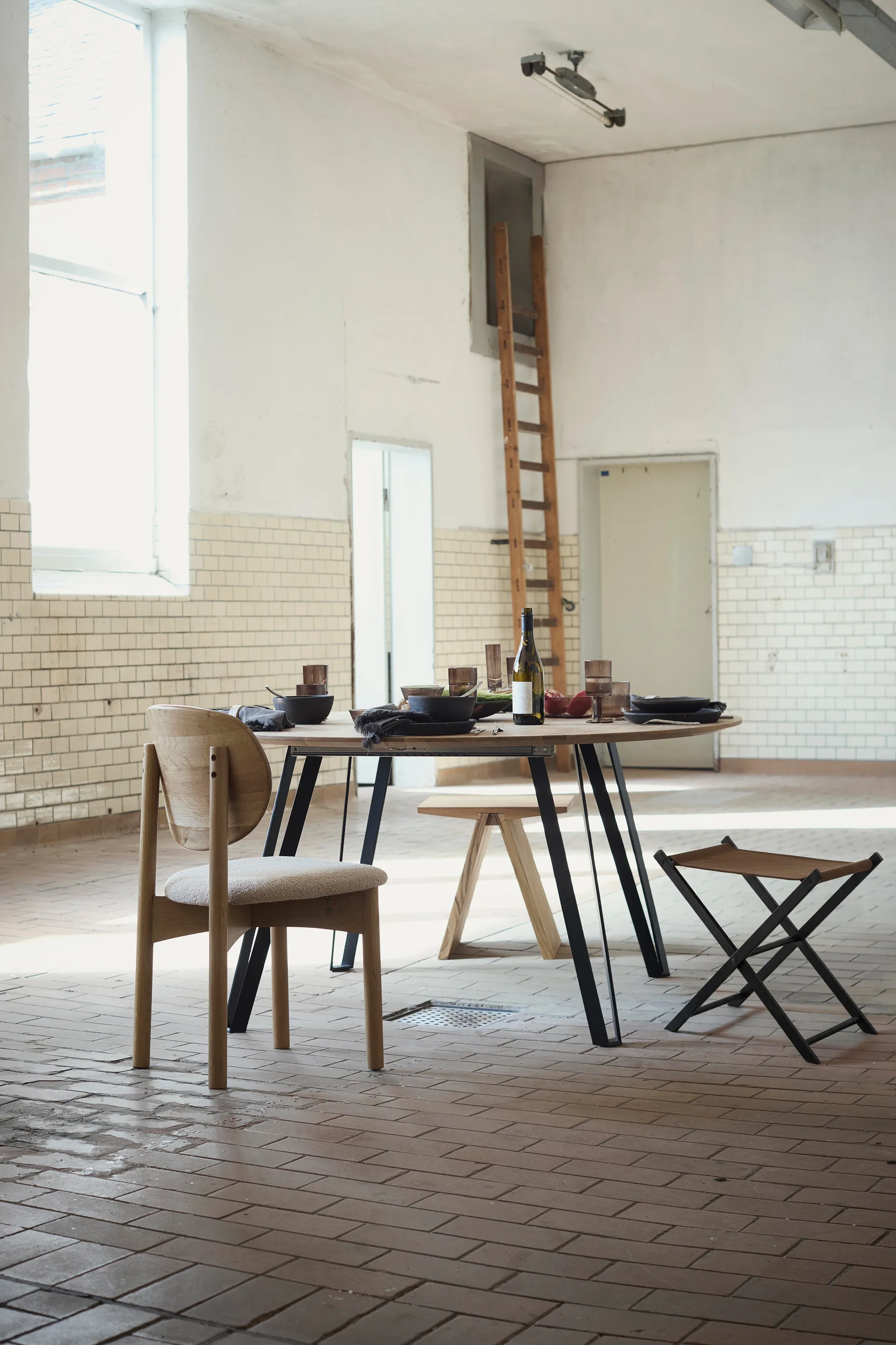 Krzesło Oka, Dąb olejowany naturalny, sand MUUBS