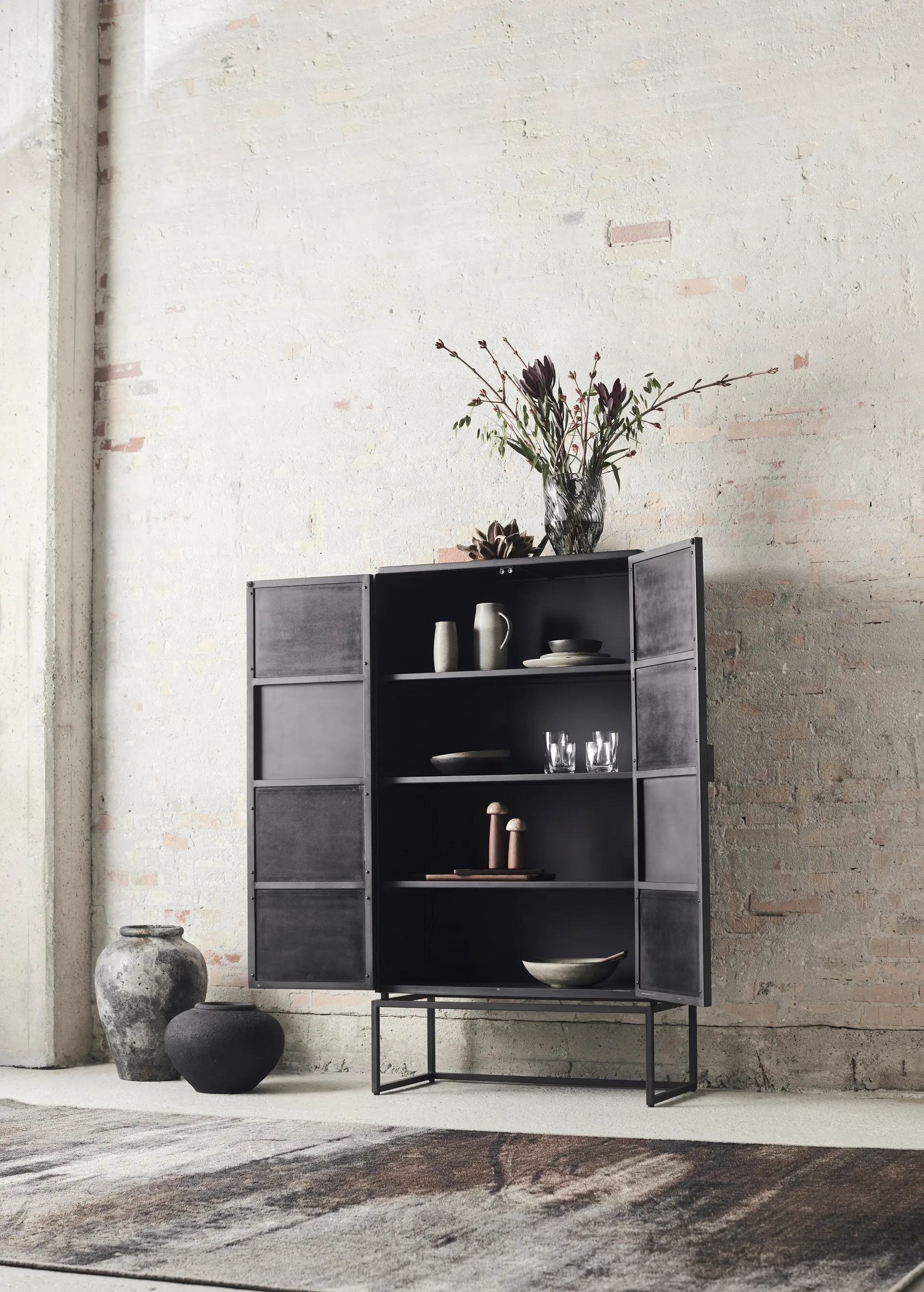 Młynek do soli i pieprzu Yami M, Zwęglone drewno jesionowe-marmur MUUBS