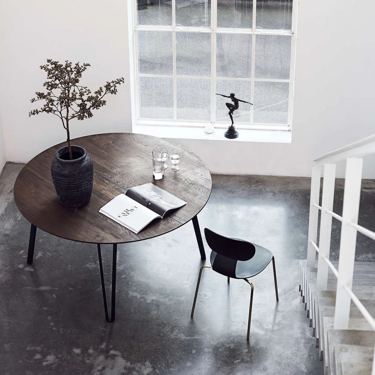 Stół do jadalni Space Ø 150 cm, Dąb wędzony MUUBS