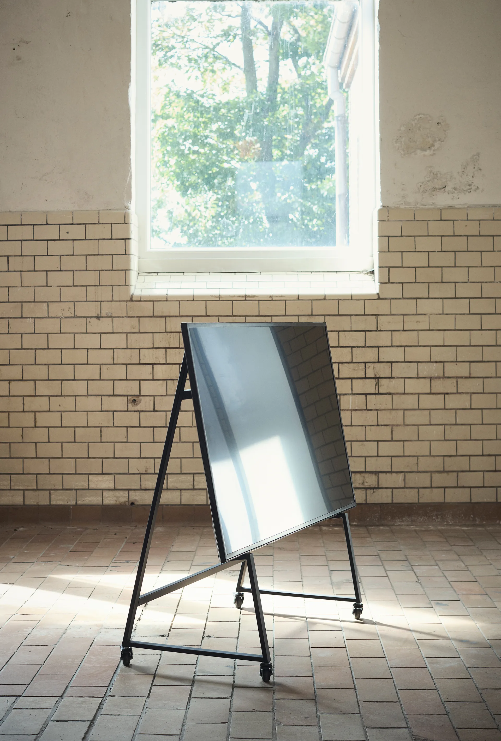 Stojak pod TV Tenji, Black MUUBS