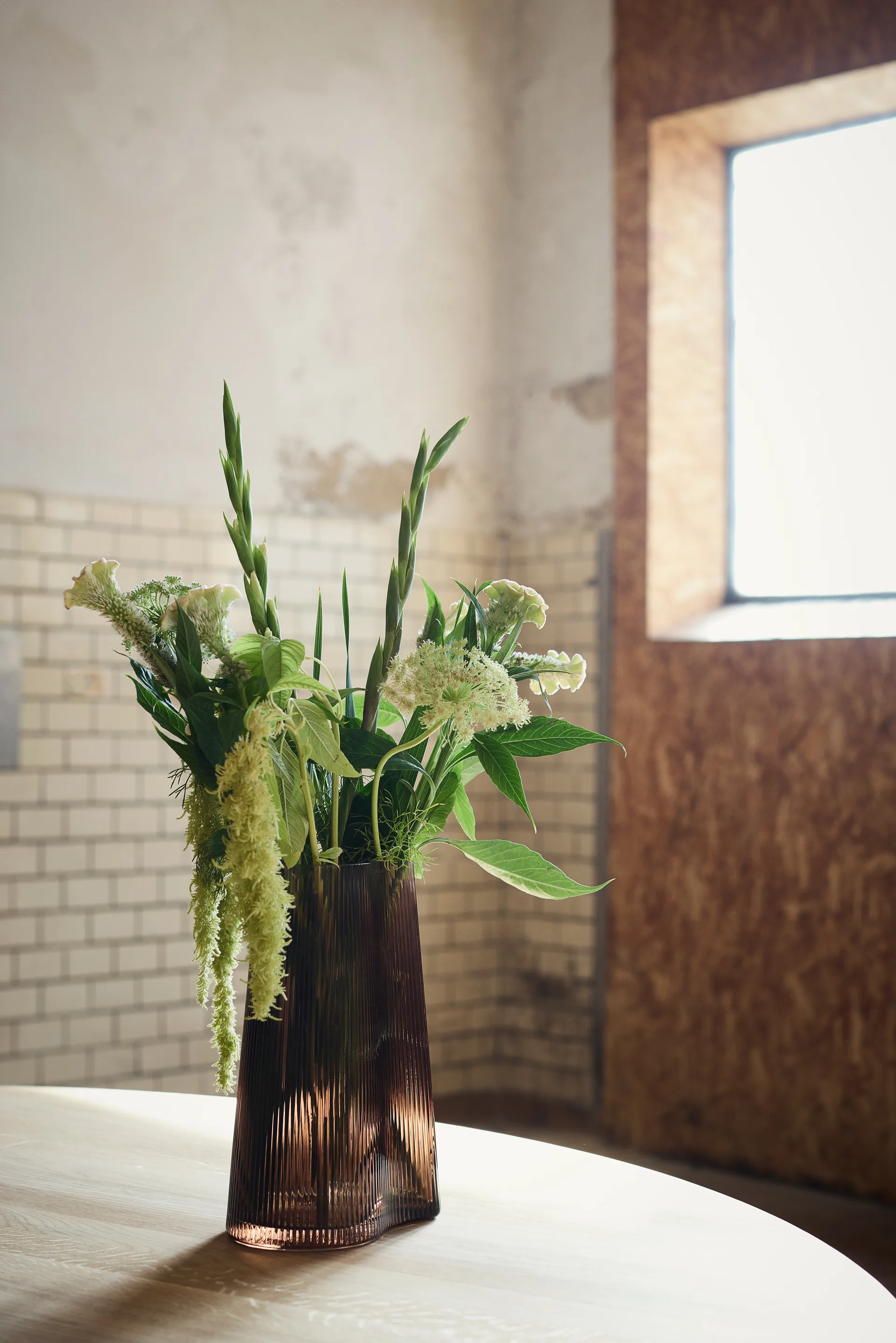 Wazon Ripe, Smoked brown, 26 cm MUUBS