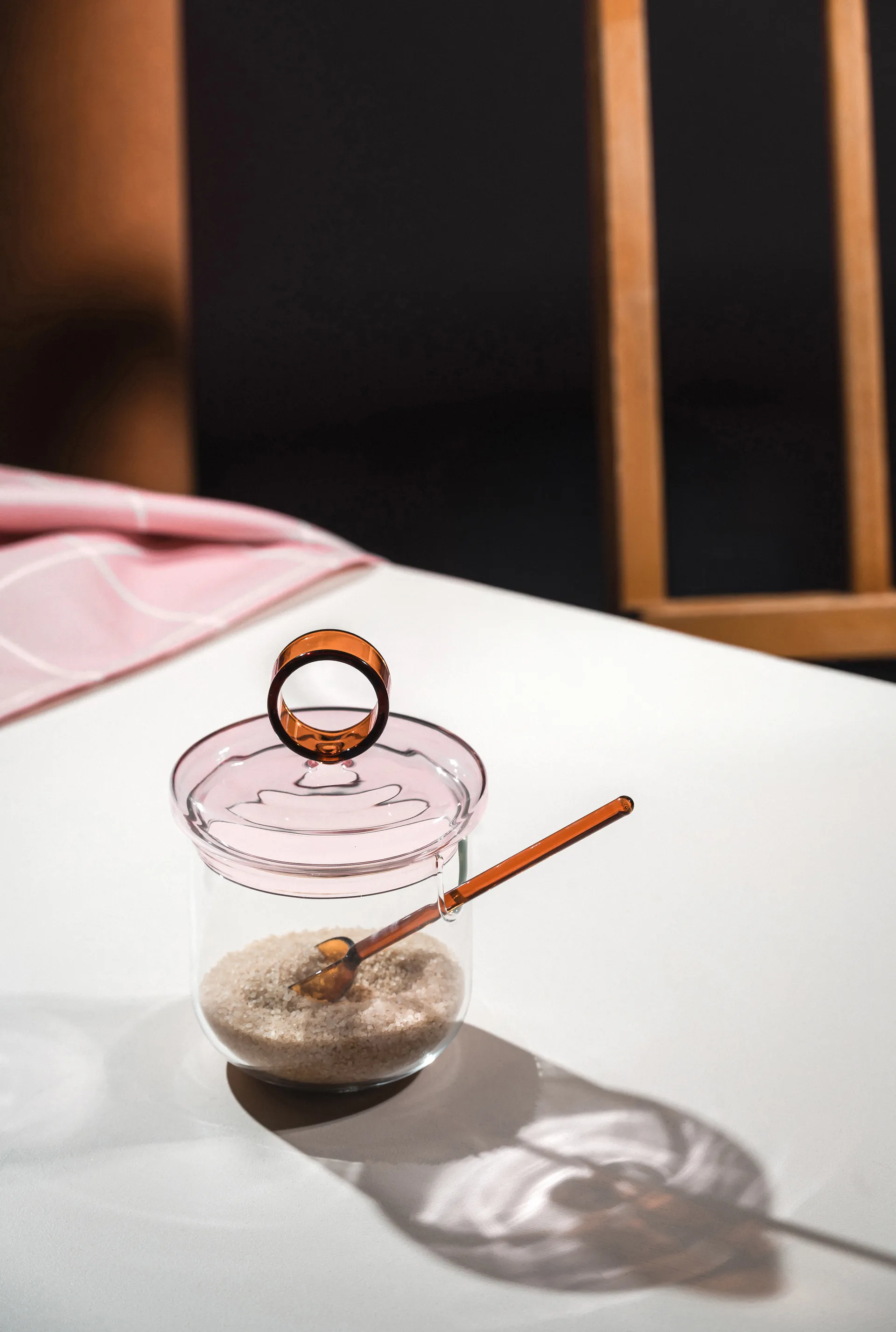 Cukiernica z łyżeczką Loop, Ø14 cm, Klar-pink-amber Muurla