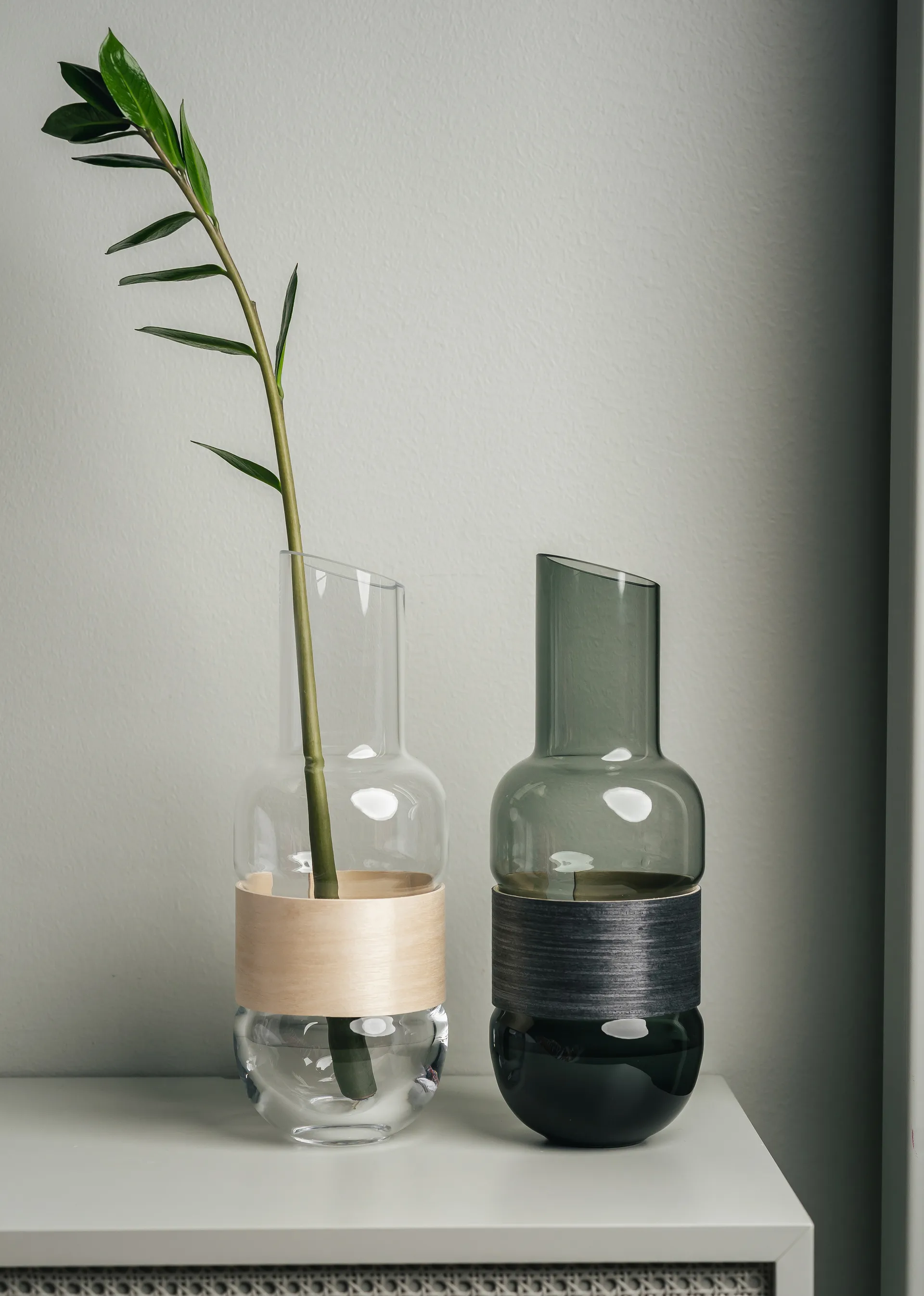 Karafka Veneer 1 L, Szaro-węglowy Muurla