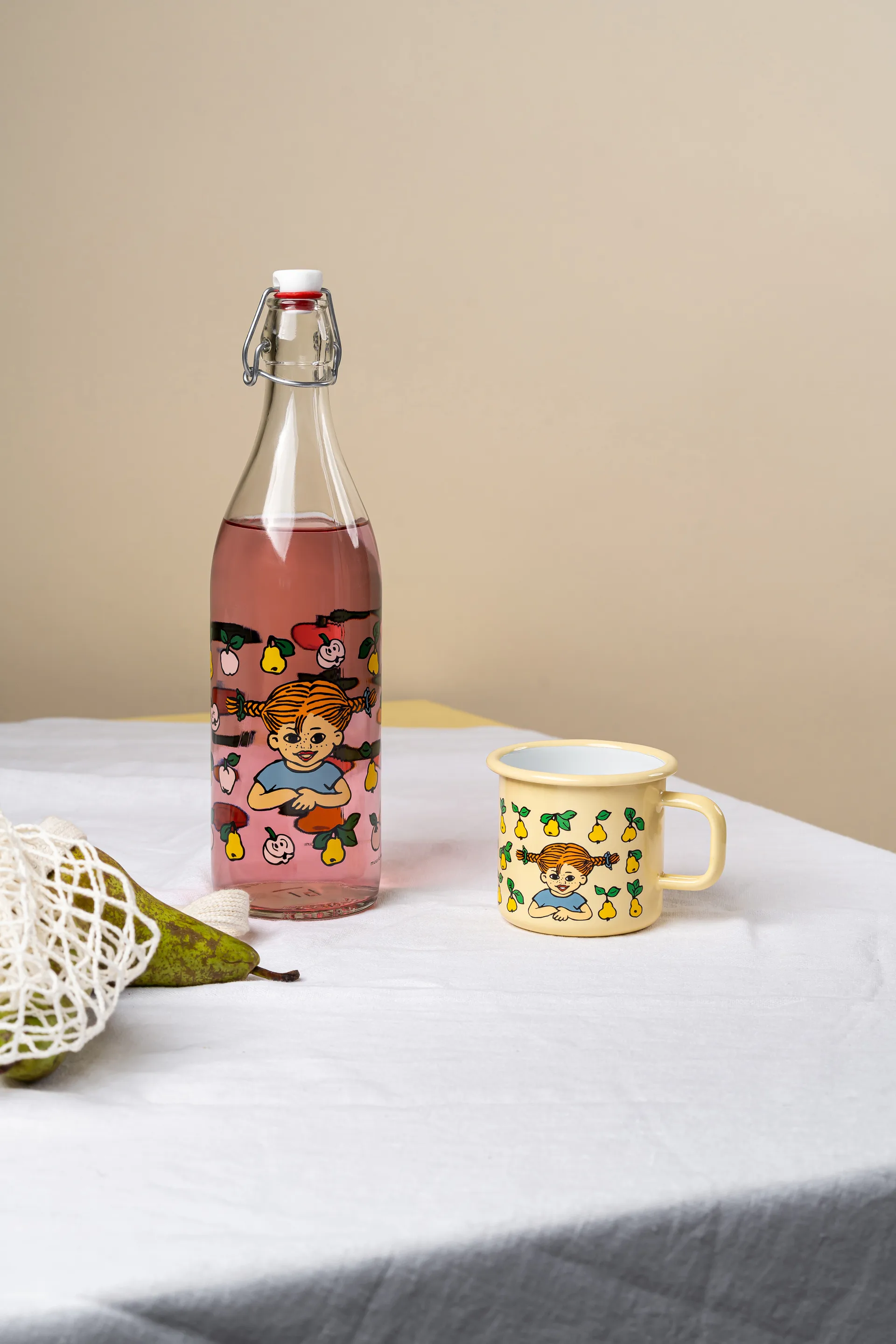 Pippi Långstrump kubek emaliowany 370 ml, Owoce Muurla