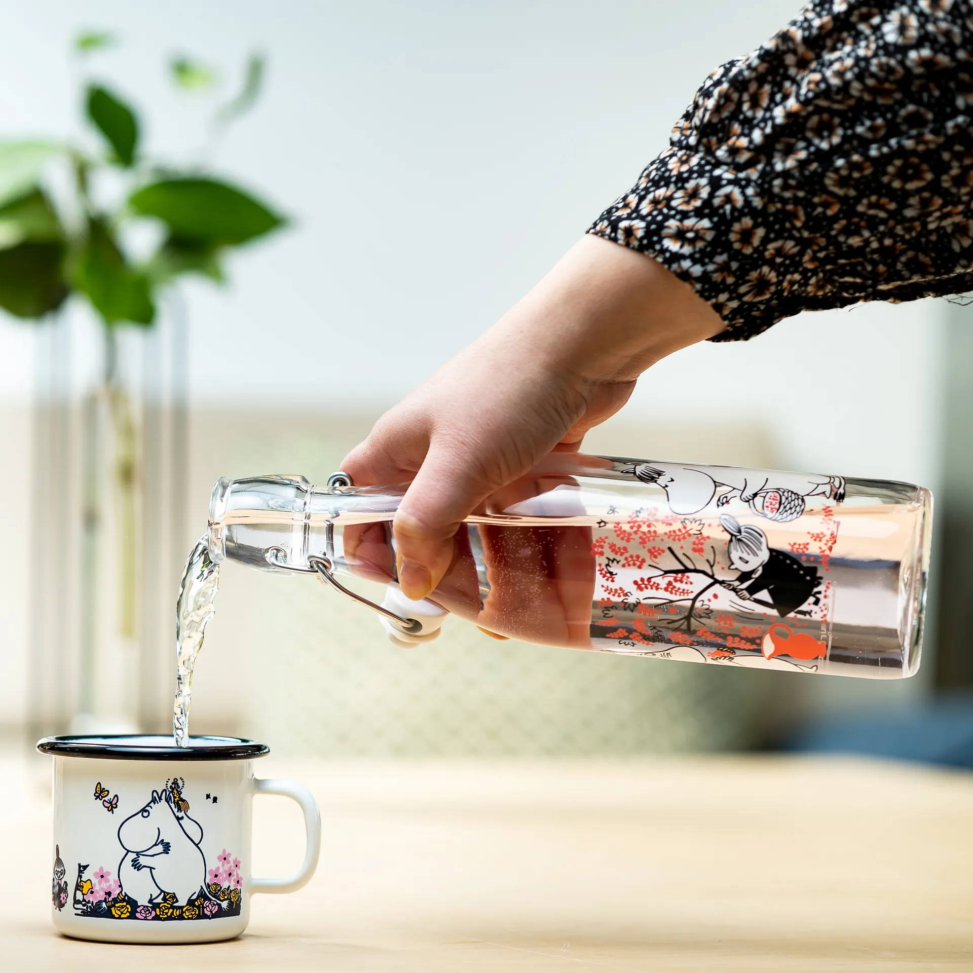 Szklana butelka Muminki 0,5 l, Berries Muurla