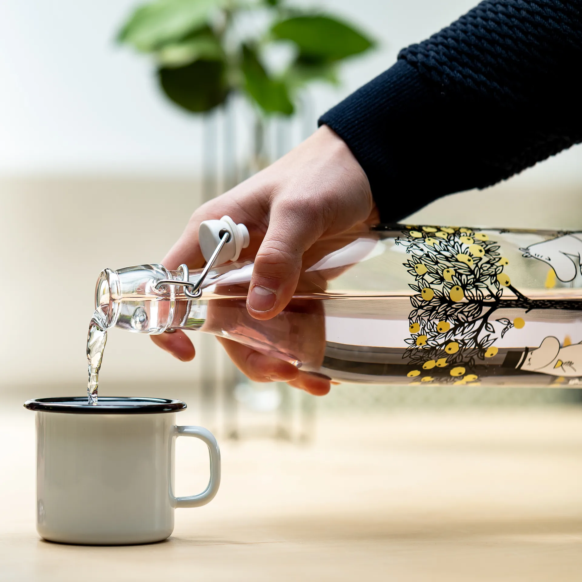 Szklana butelka Muminki 1 L, Apples Muurla