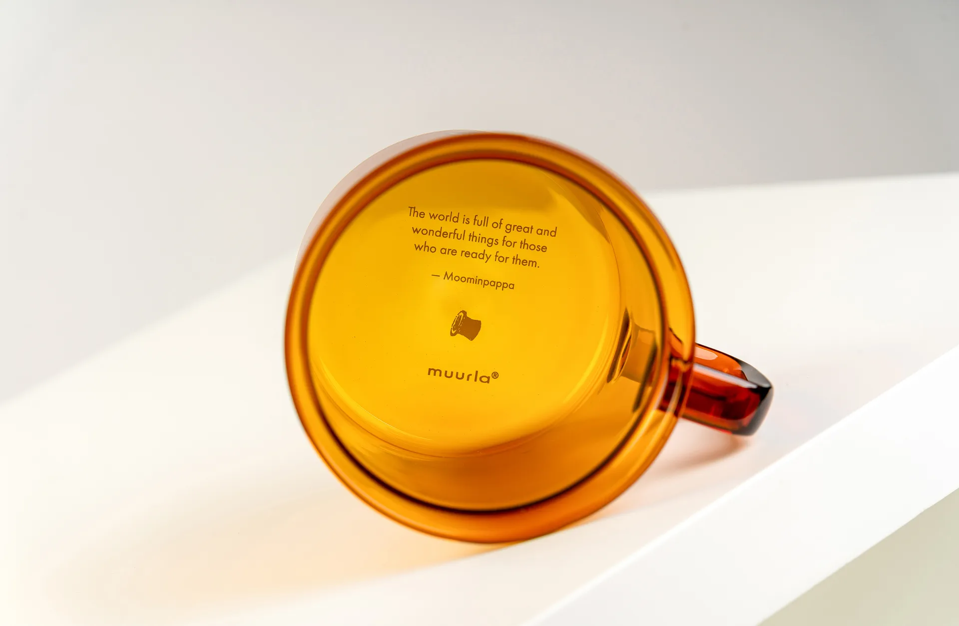 Szklany kubek Tatuś Muminka 35 cl, Bursztynowy Muurla