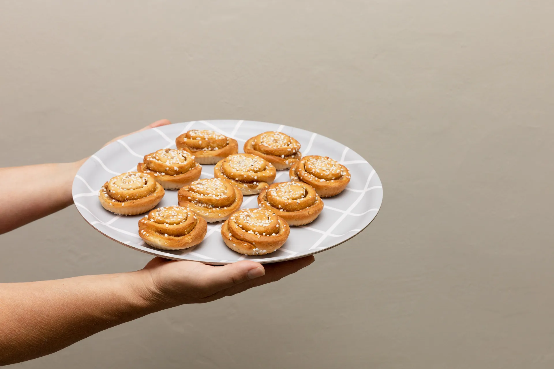 Taca Checks & Stripes Ø35 cm, Szary-biały Muurla