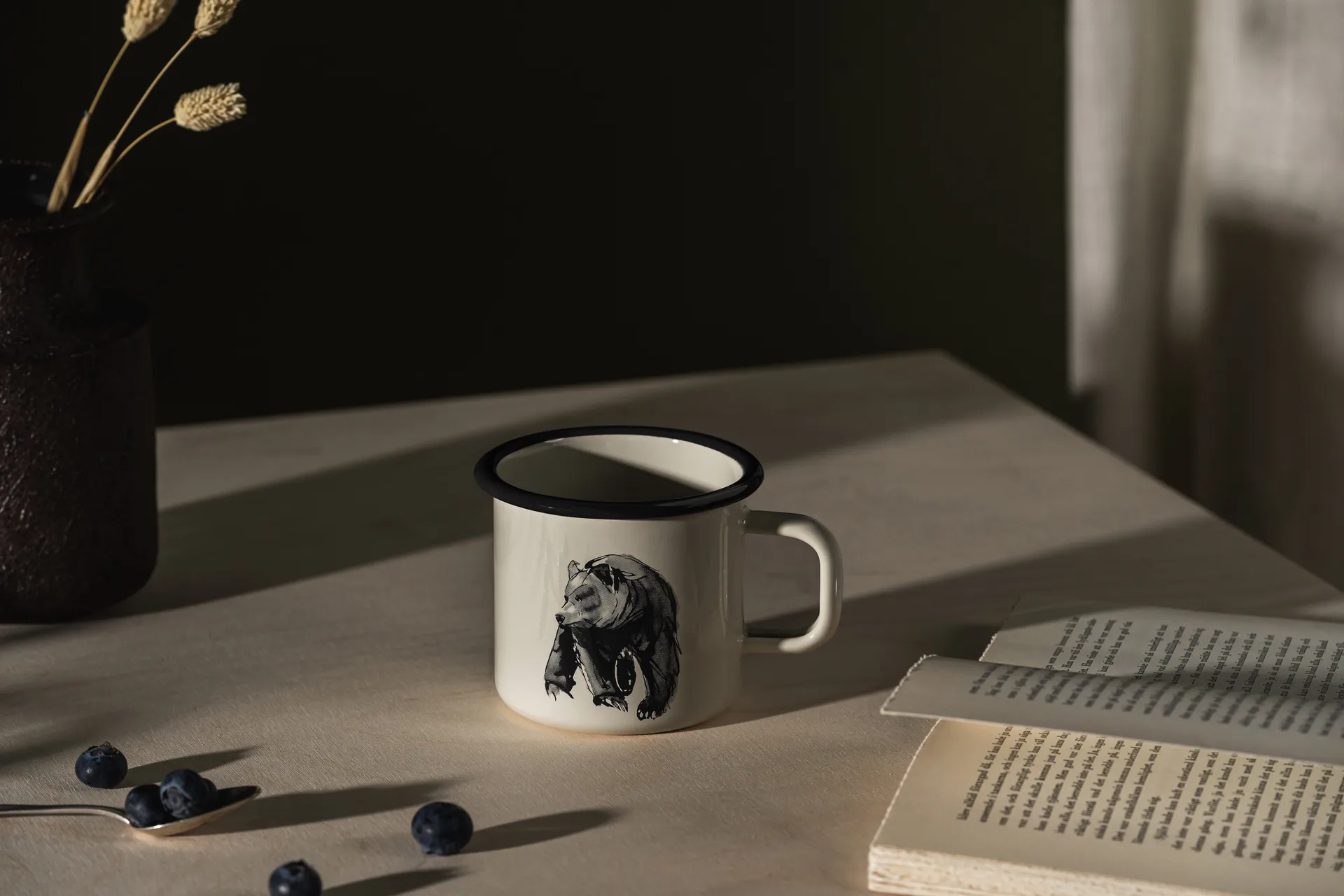Teemu Järvi x Muurla kubek emaliowany 370 ml, Niedźwiedź Muurla