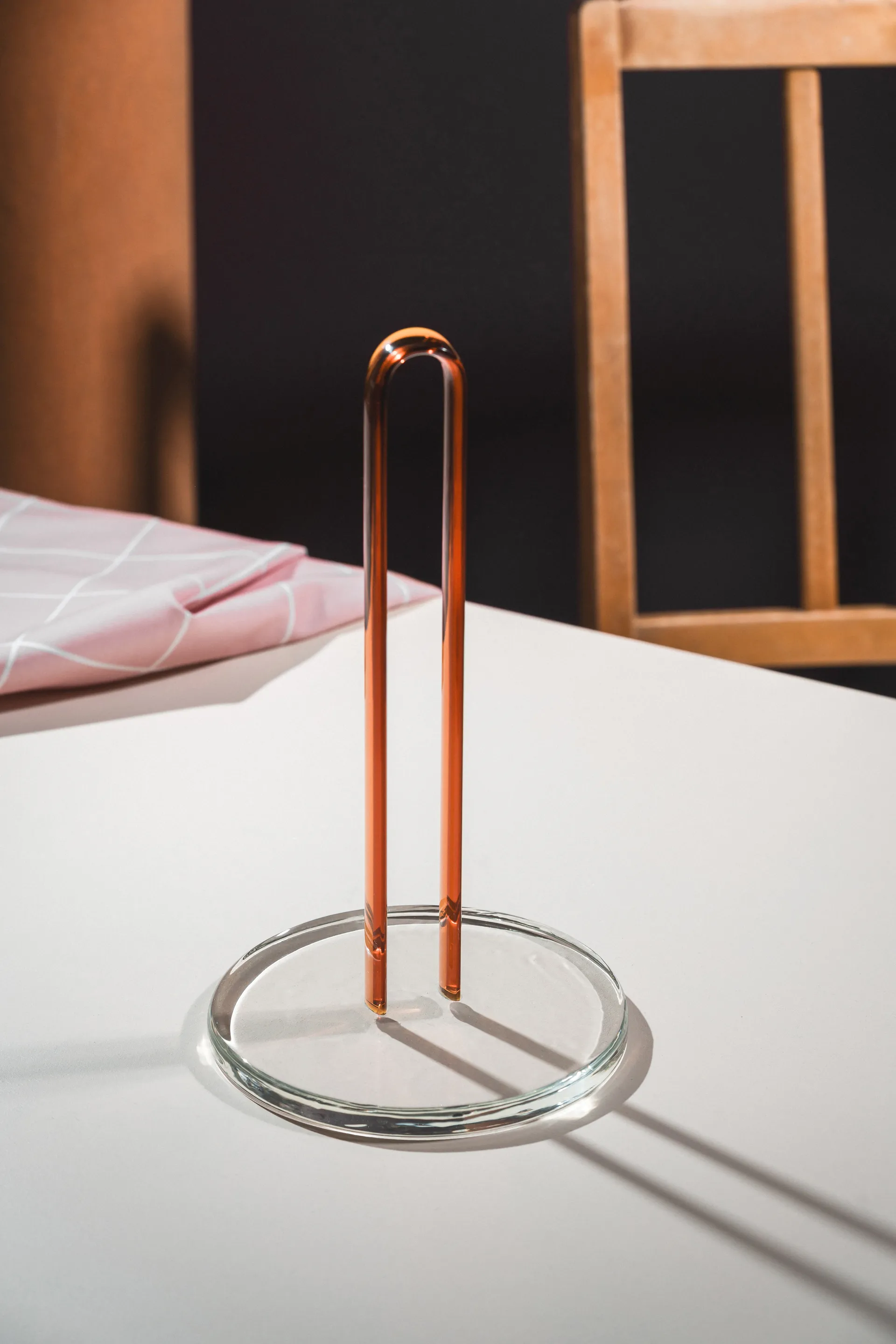 Uchwyt na ręcznik papierowy Loop 26 cm, Klar-amber Muurla