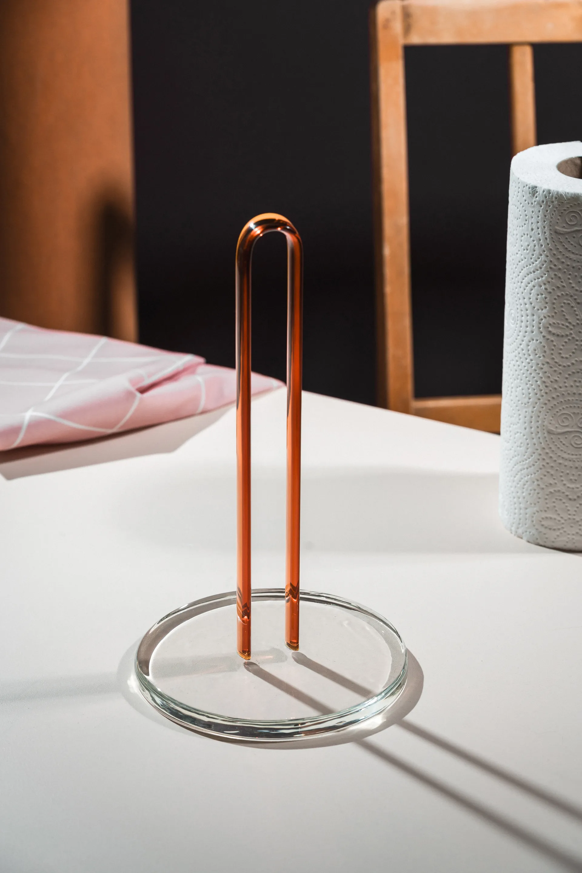 Uchwyt na ręcznik papierowy Loop 26 cm, Klar-amber Muurla