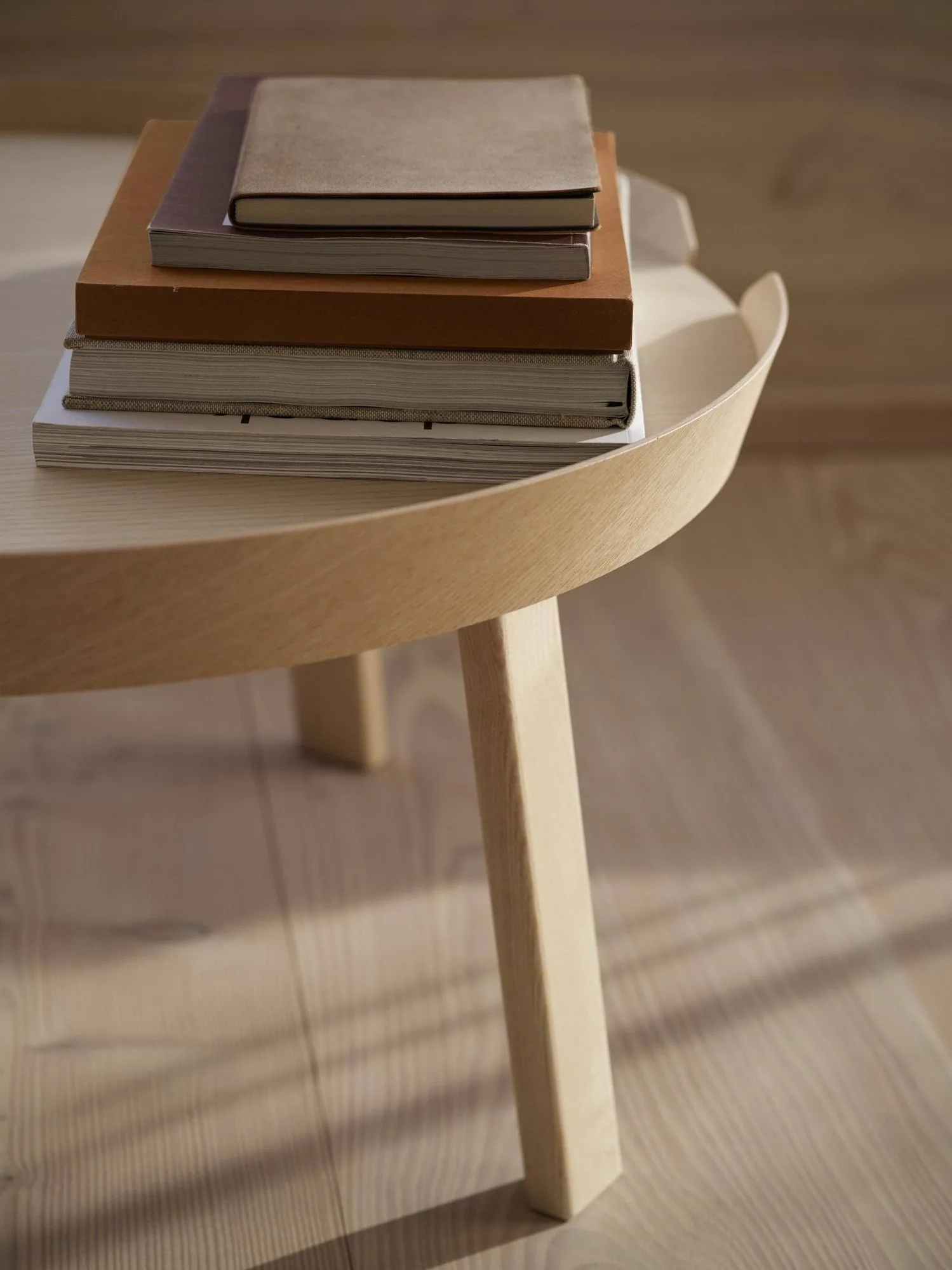 Around stolik boczny kawowy large, Oak Muuto
