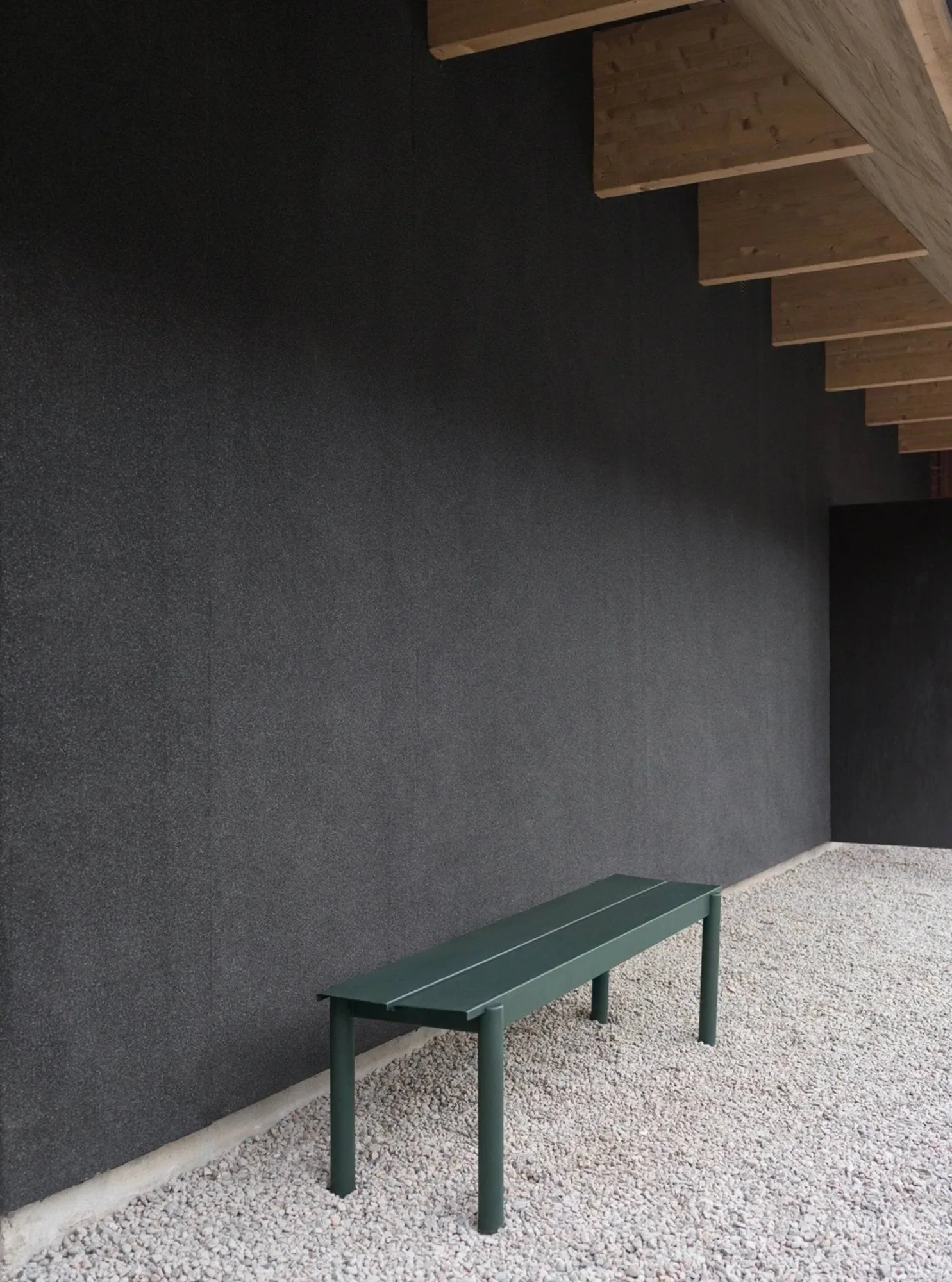 Ławka Linear Steel Bench 110x34 cm, Dark green Muuto