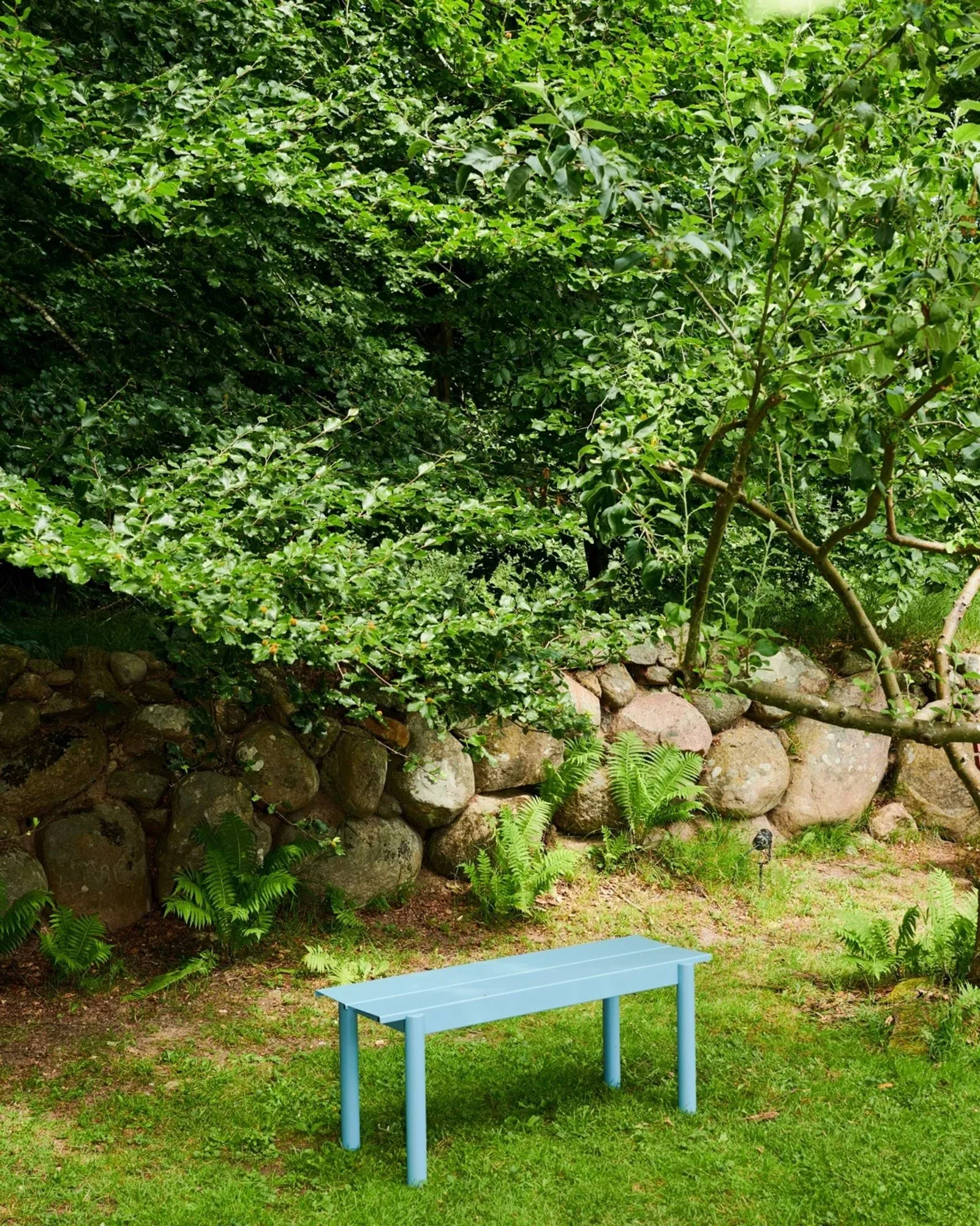 Ławka Linear Steel Bench 110x34 cm, Pale blue Muuto
