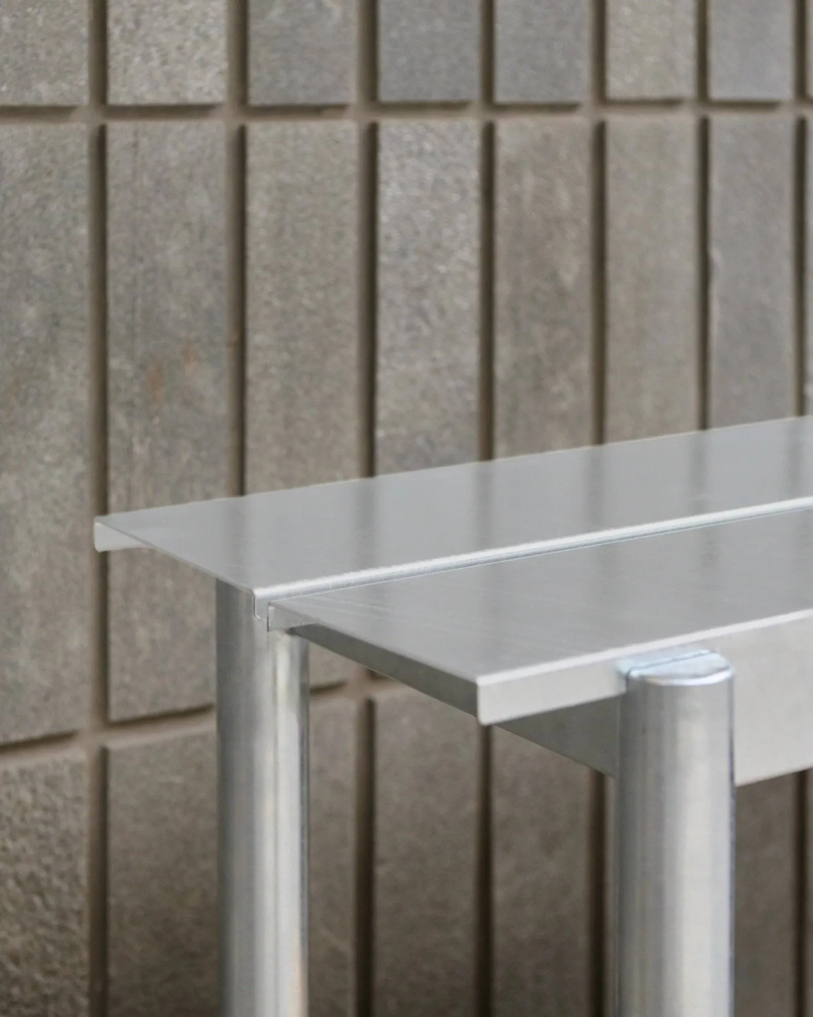Ławka Linear Steel Bench 110x34 cm, Warm galvanized steel Muuto
