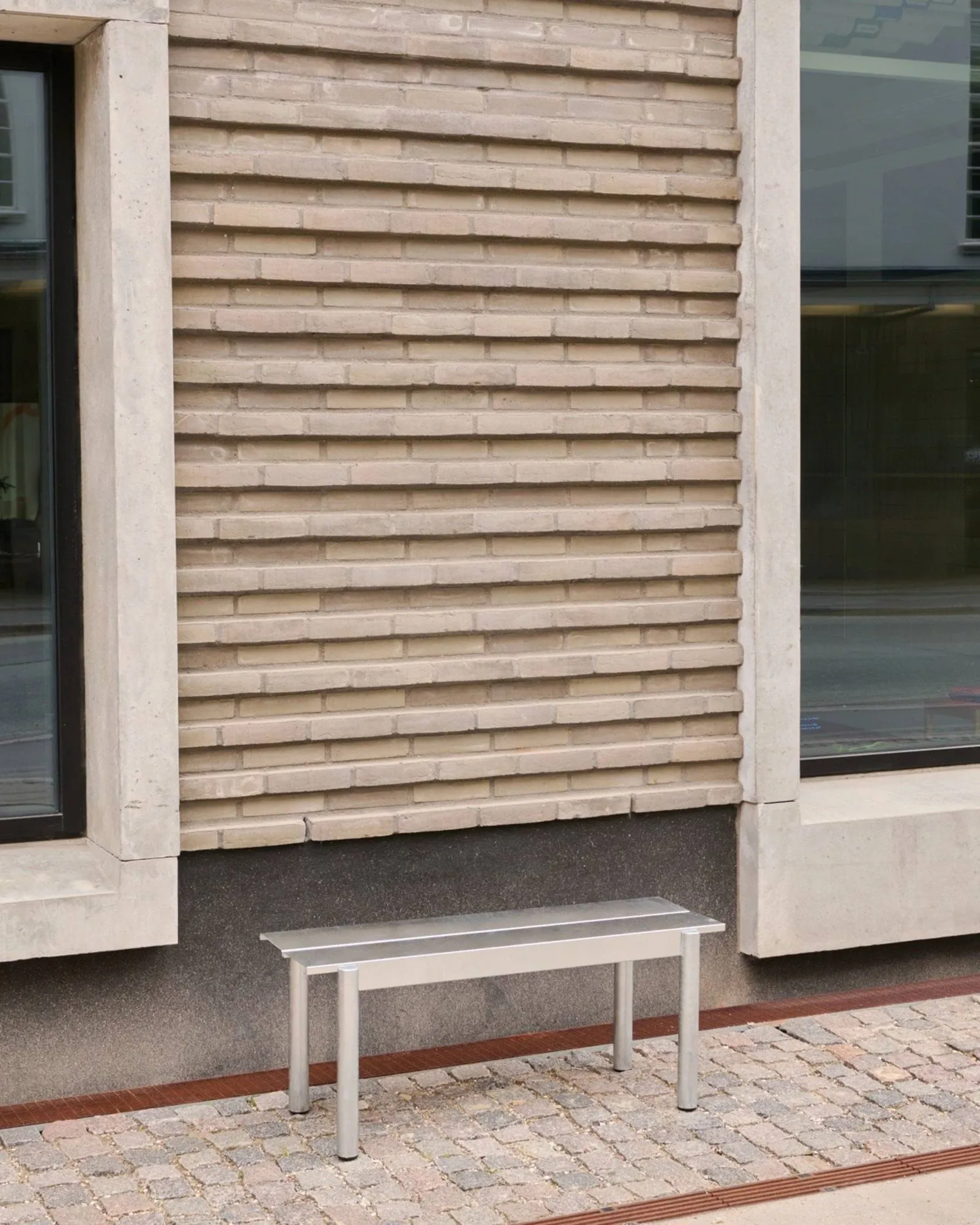 Ławka Linear Steel Bench 110x34 cm, Warm galvanized steel Muuto
