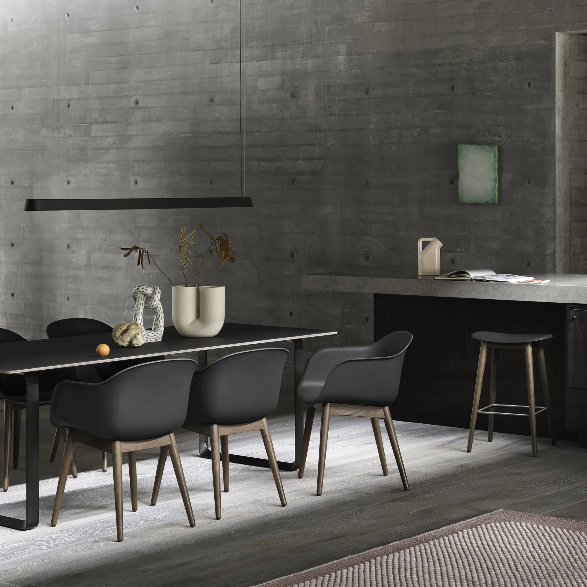 Fiber Armchair z drewnianymi nogami, Black-Stained dark brown Muuto