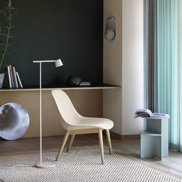 Fiber fotel wood base - grey, szare nog - Muuto